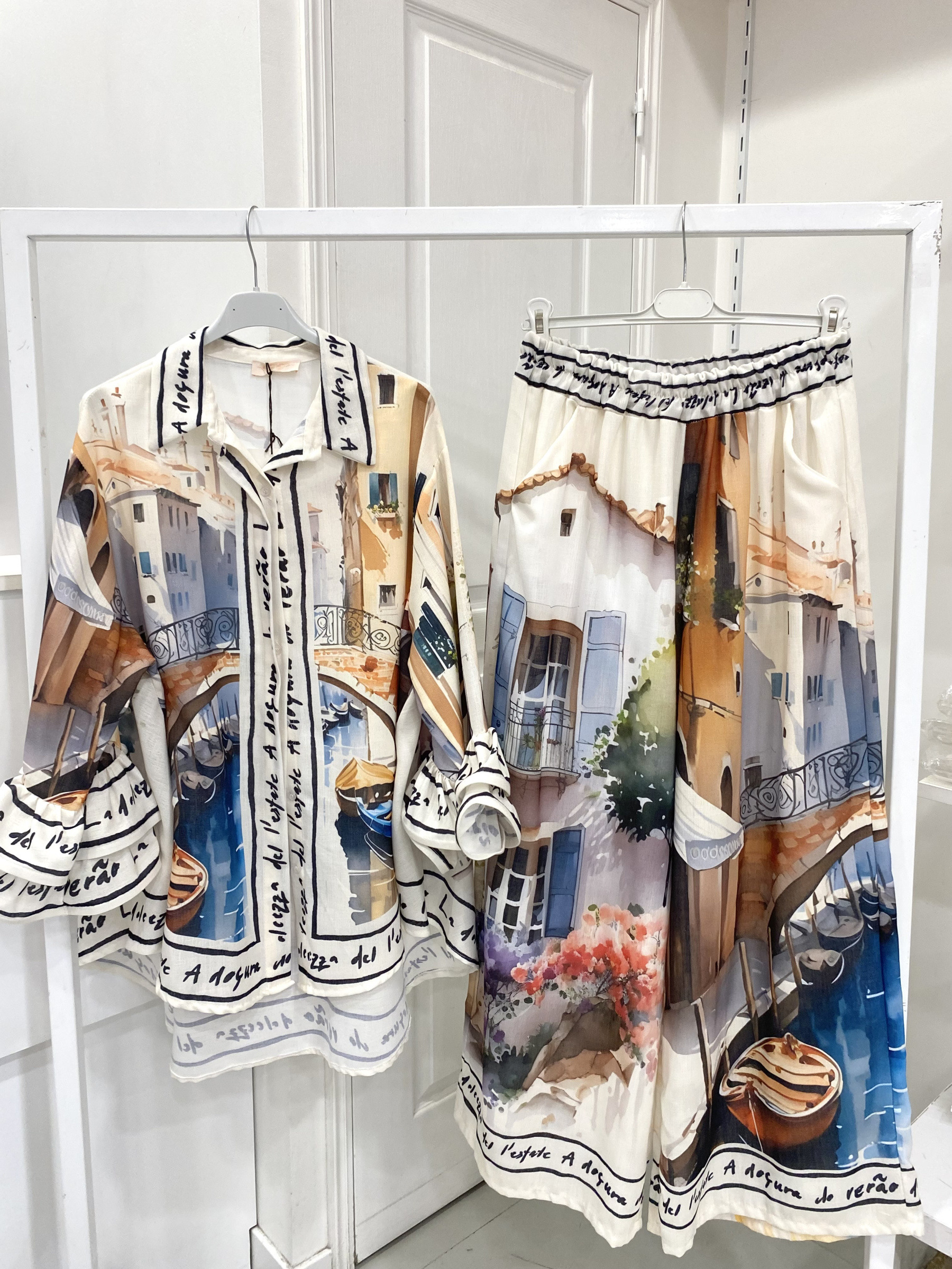 Großhändler NOS - Set aus Puffärmelbluse und weiten Hosen