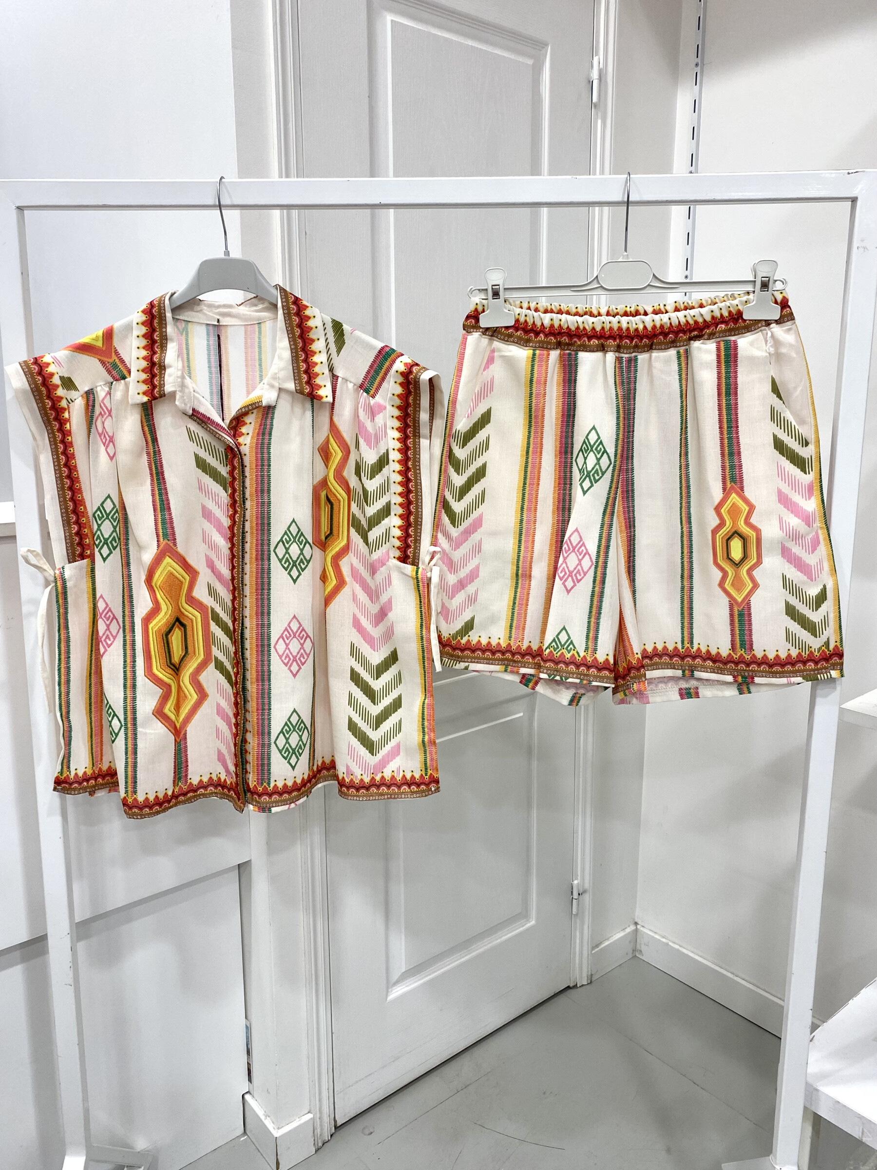 Grossista NOS - Set top e shorts con stampa