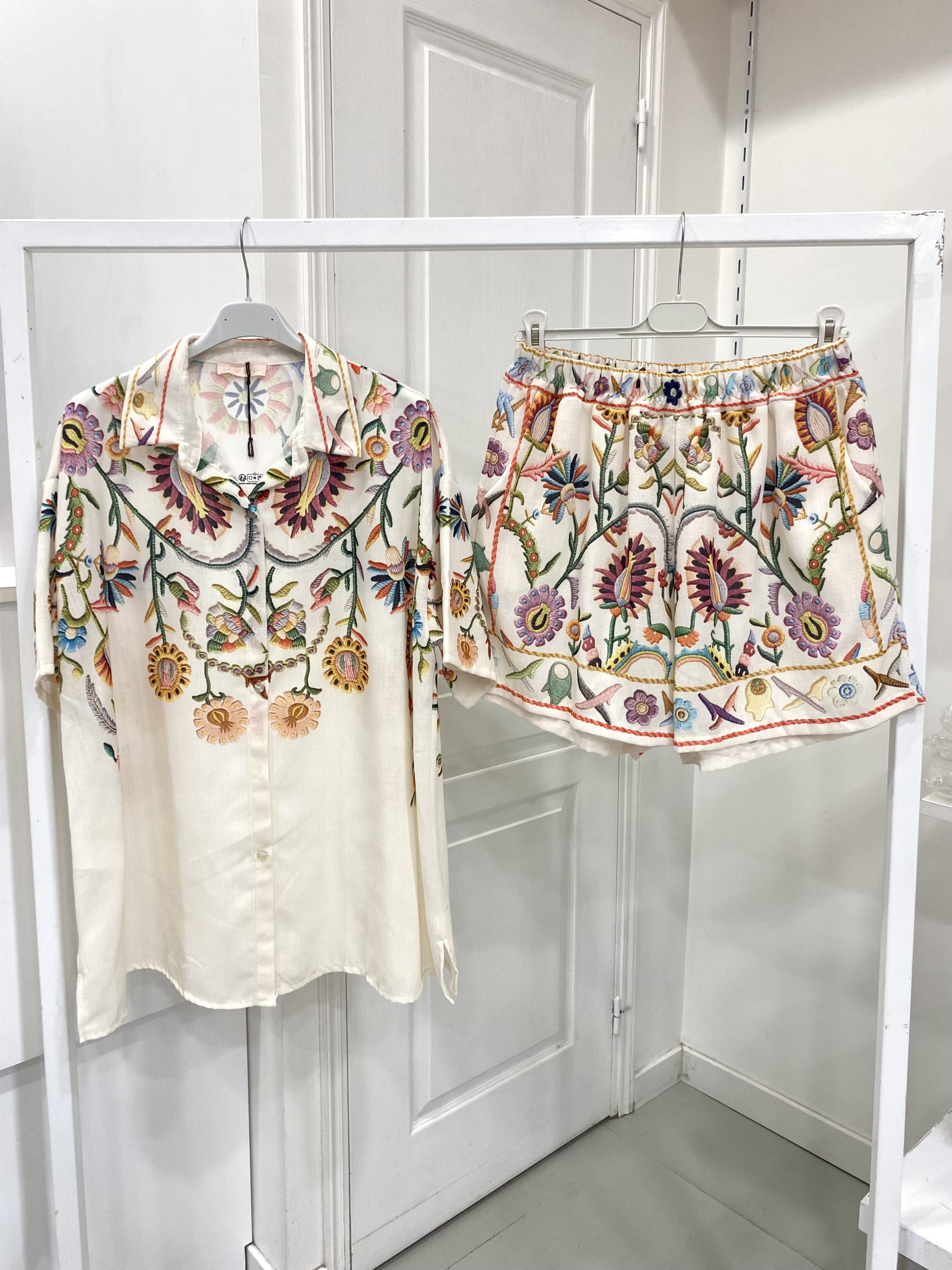 Großhändler NOS - Bedrucktes Hemd und Shorts Set