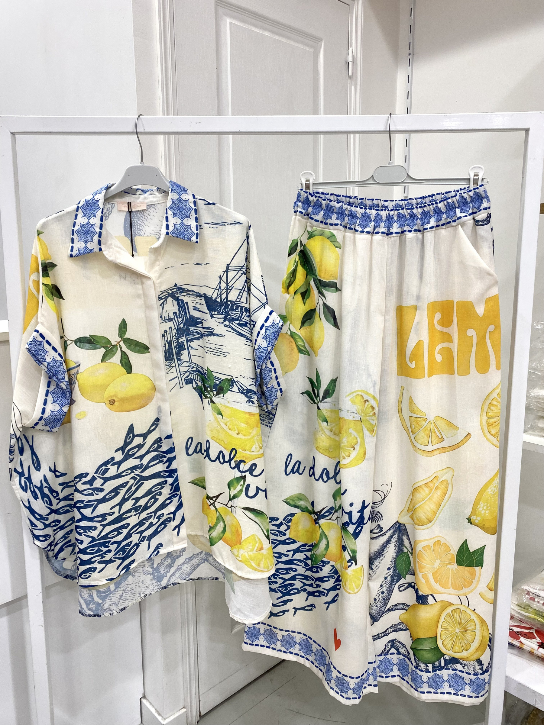 Mayorista NOS - Conjunto de camisa y pantalón estampado