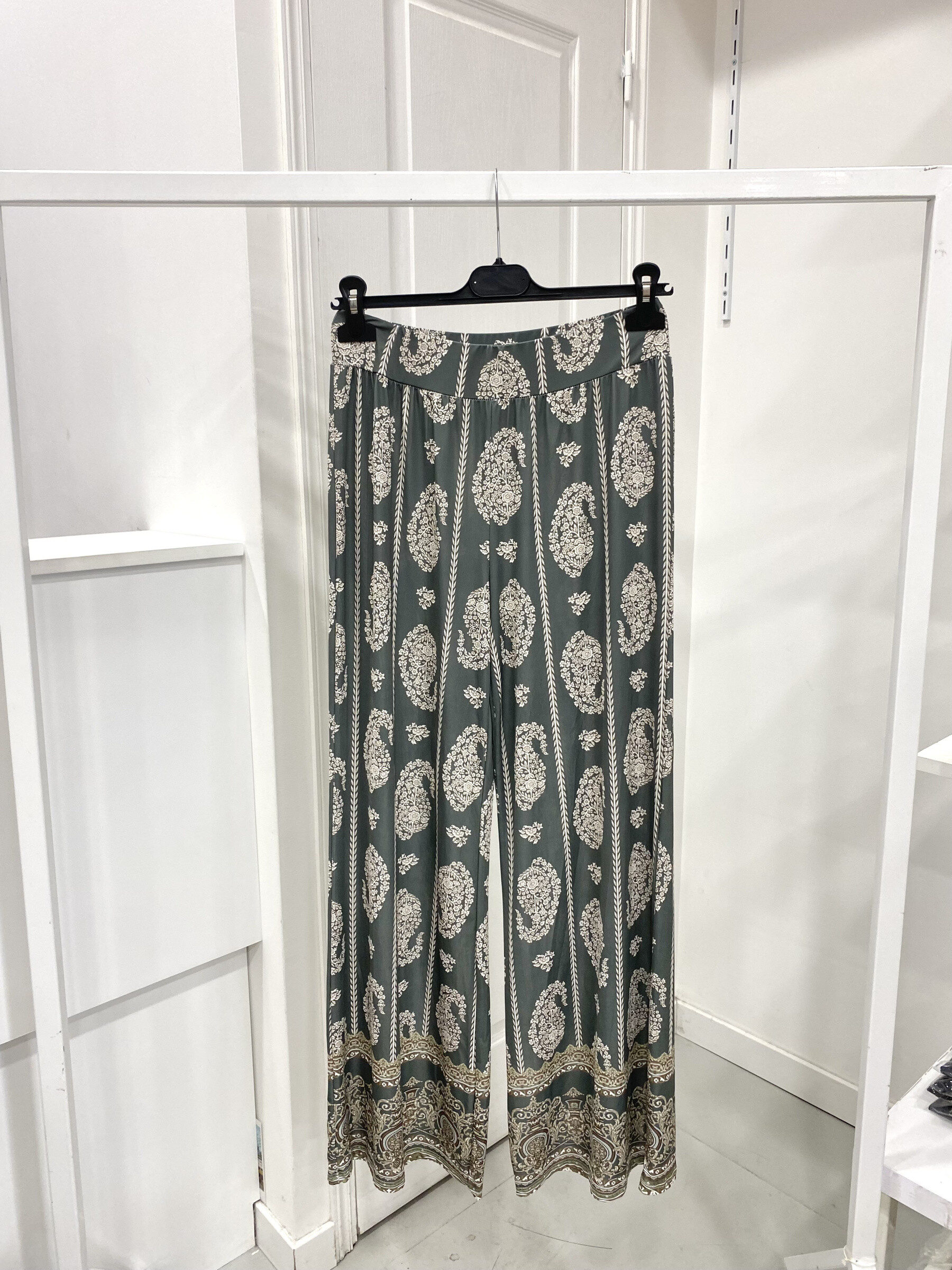 Grossista NOS - Pantaloni stampati fluidi