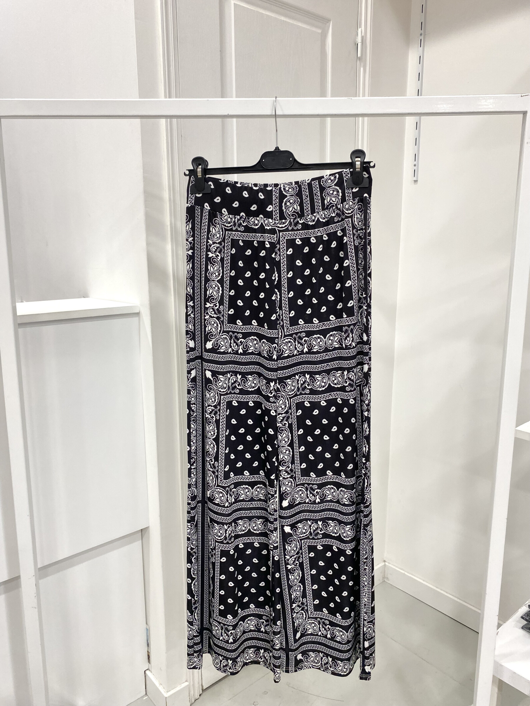 Grossista NOS - Pantaloni stampati fluidi