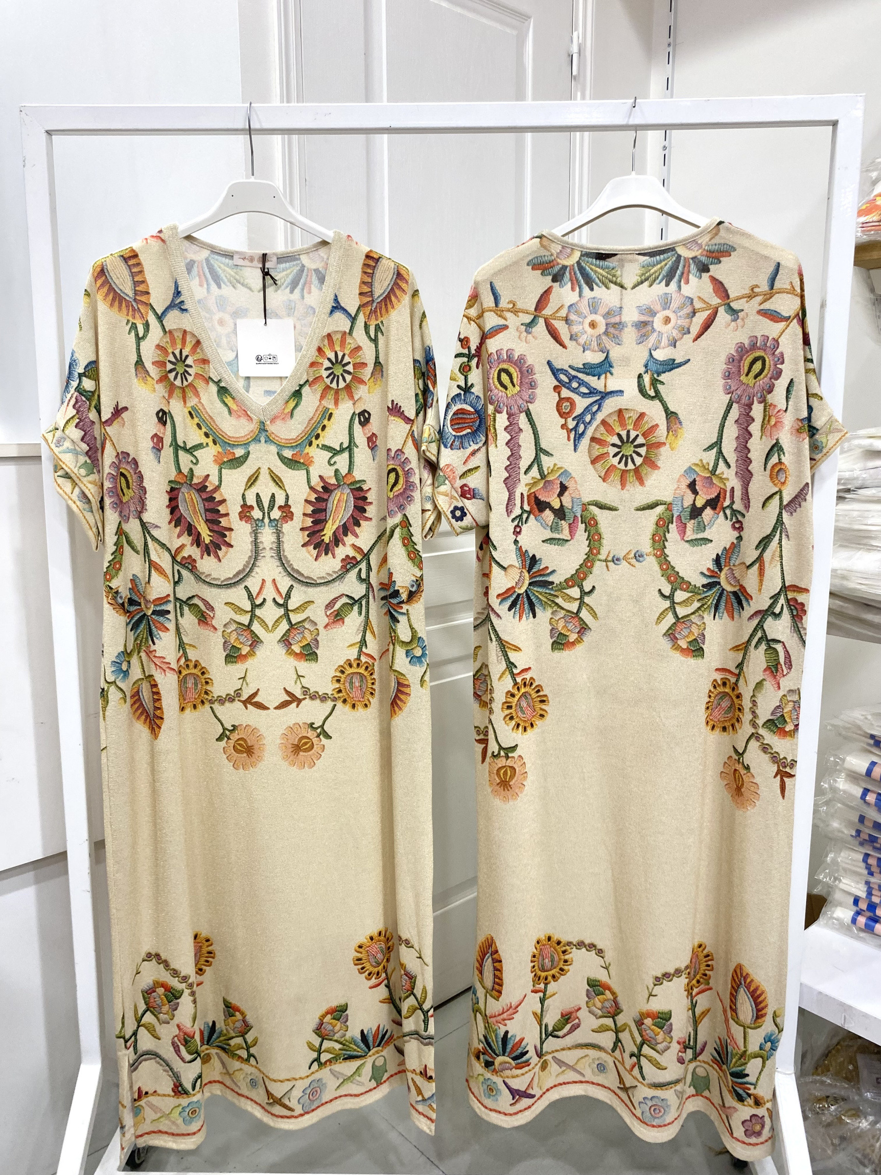 Großhändler NOS - Bedrucktes Lurex-Kleid