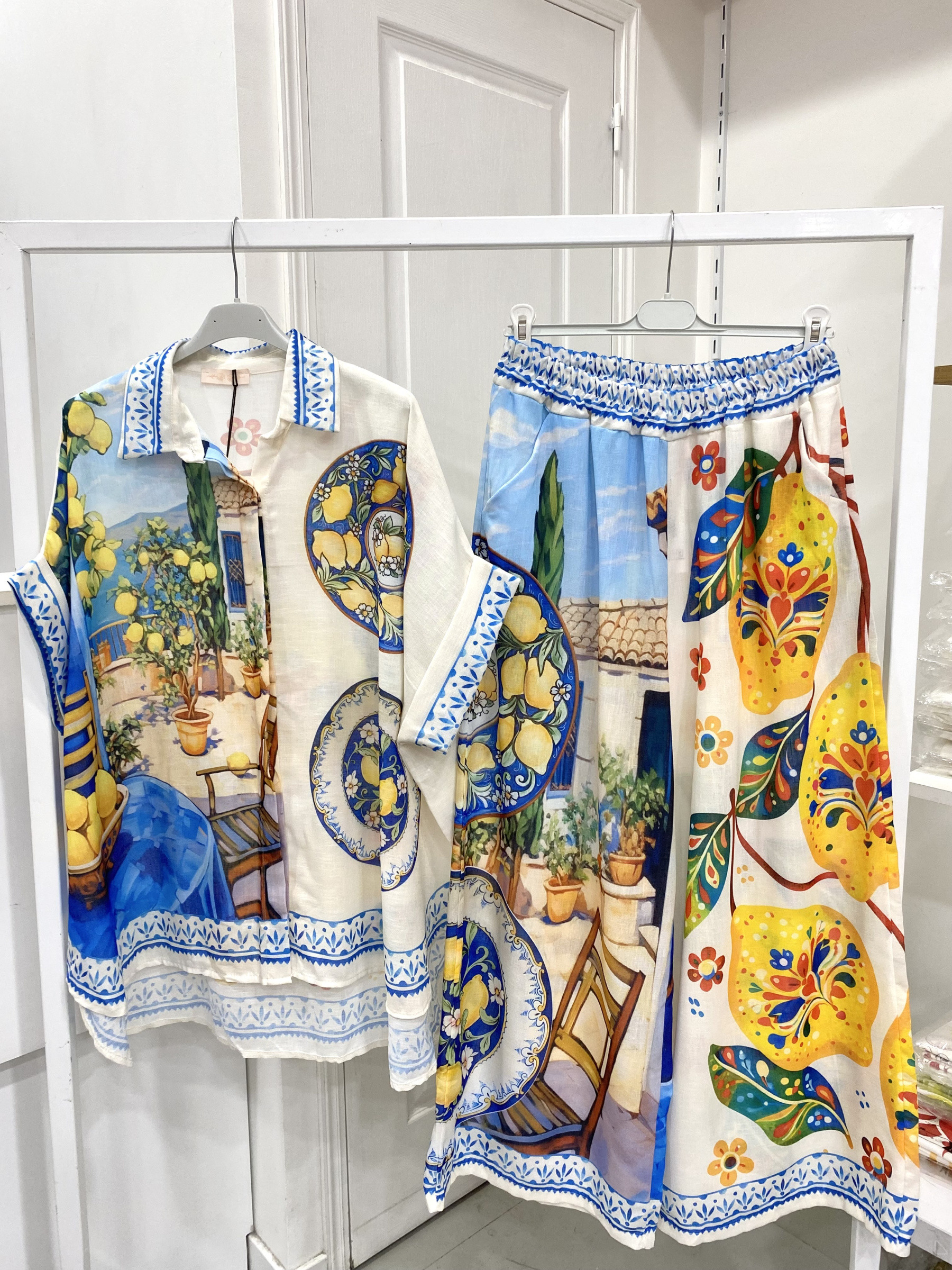 Mayorista NOS - Conjunto de camisa y pantalón estampado