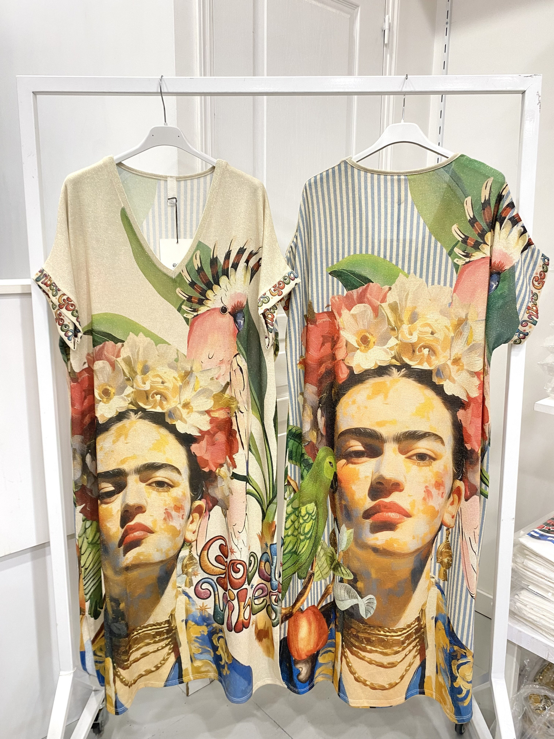 Großhändler NOS - Bedrucktes Lurex-Kleid