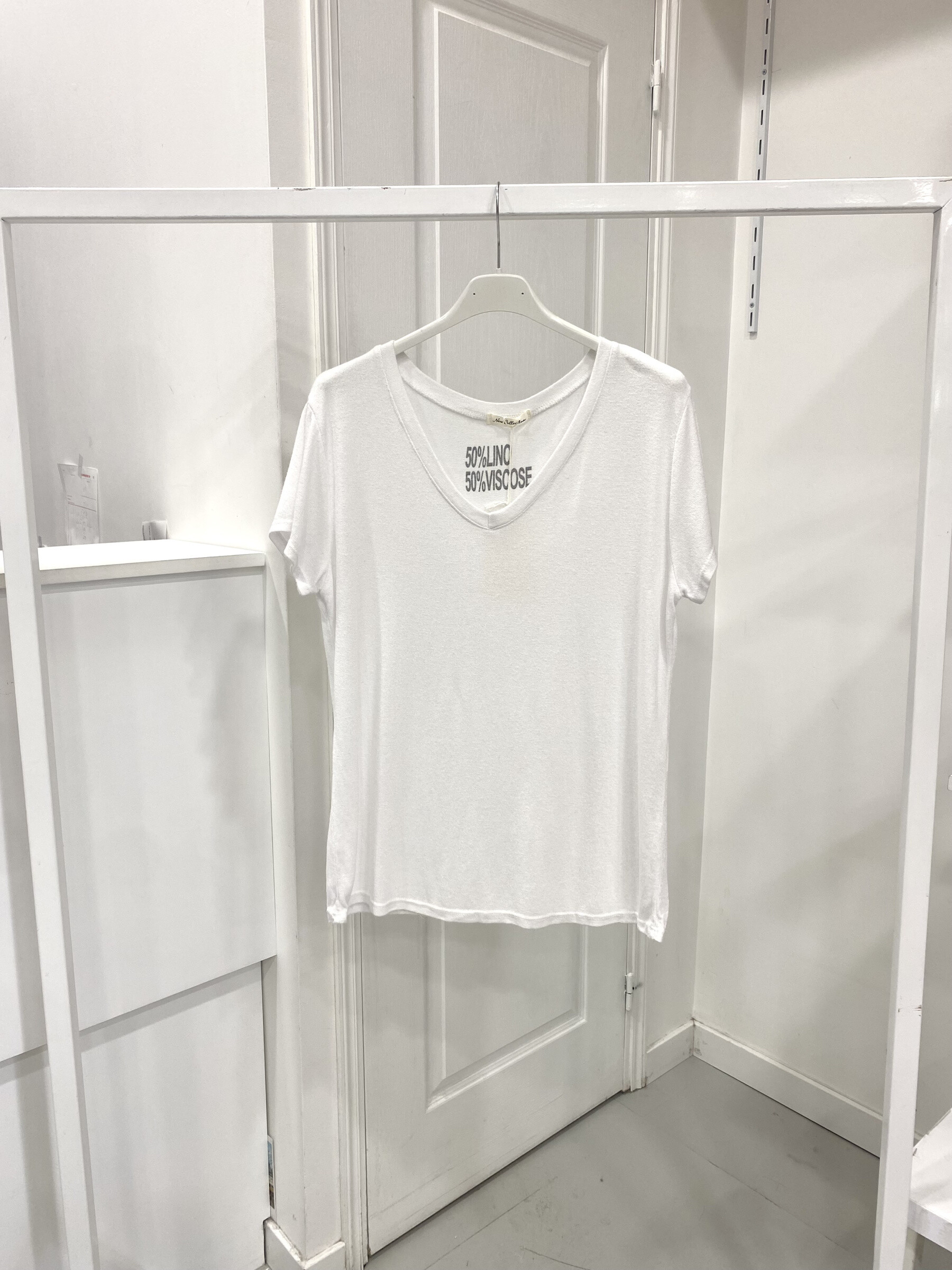Grossiste NOS - T shirt uni col v