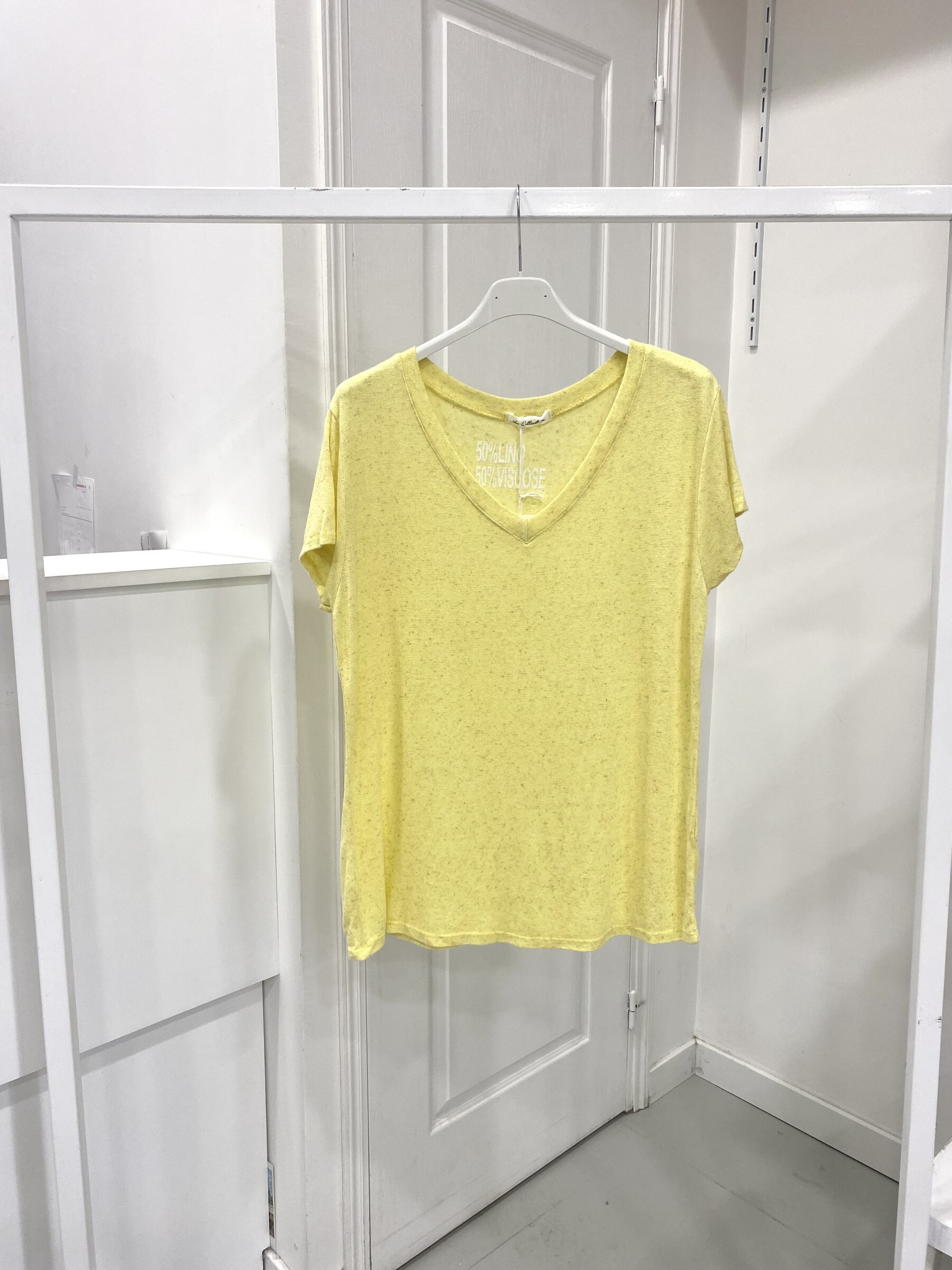 Grossiste NOS - T shirt uni col v