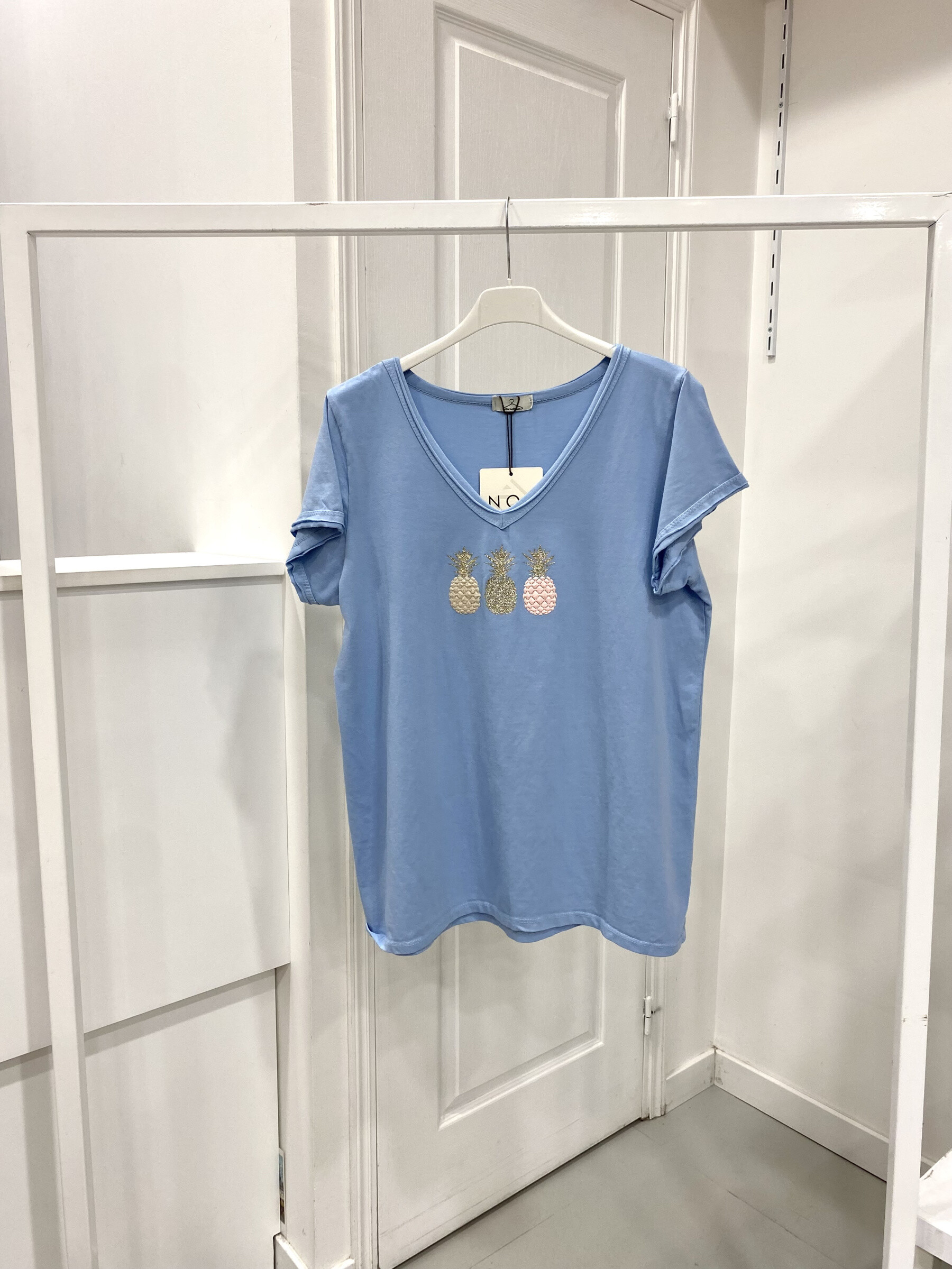 Wholesaler NOS - "Three pineapple" t shirt