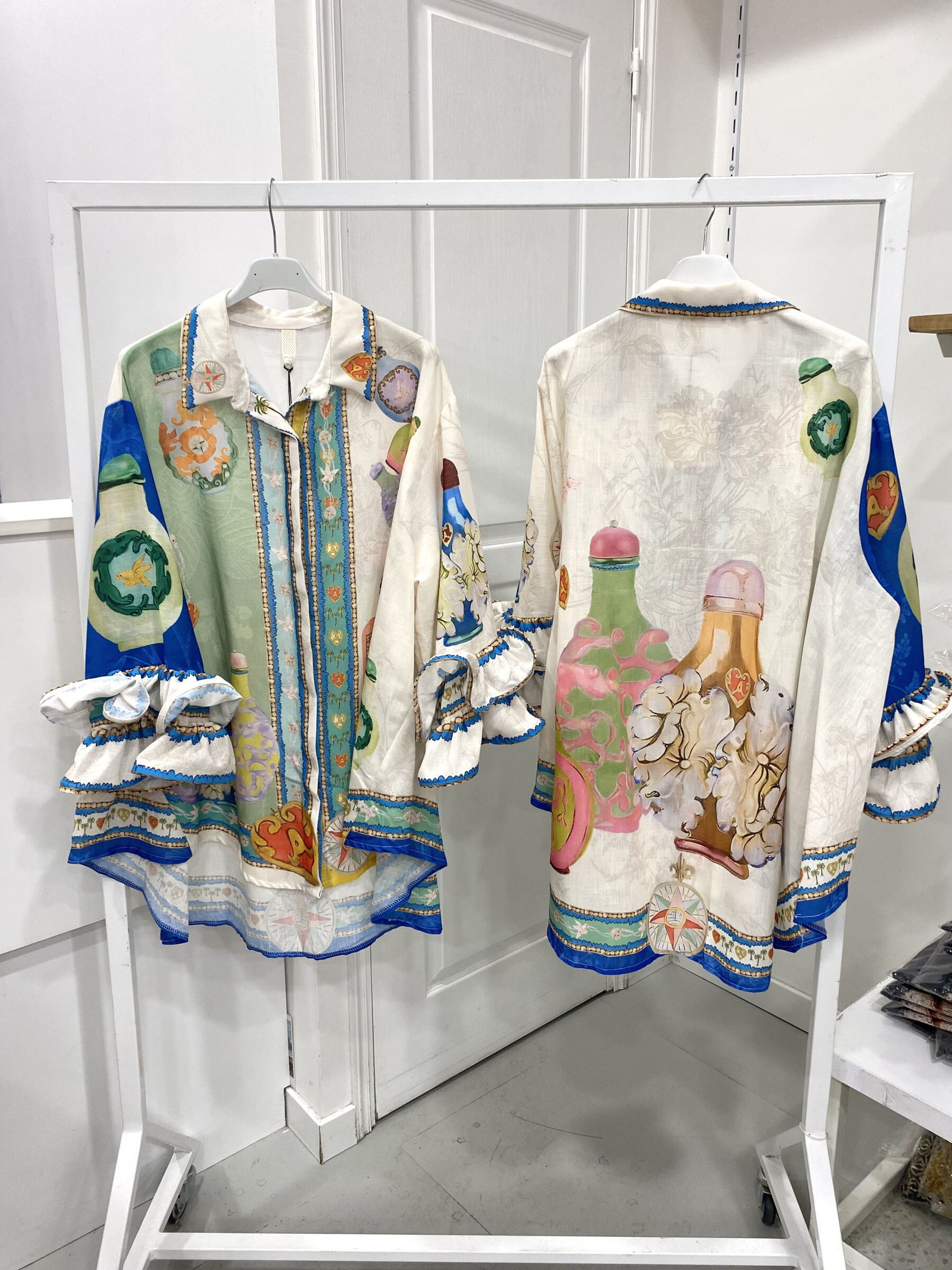 Wholesaler NOS - Printed puffy sleeve shirt