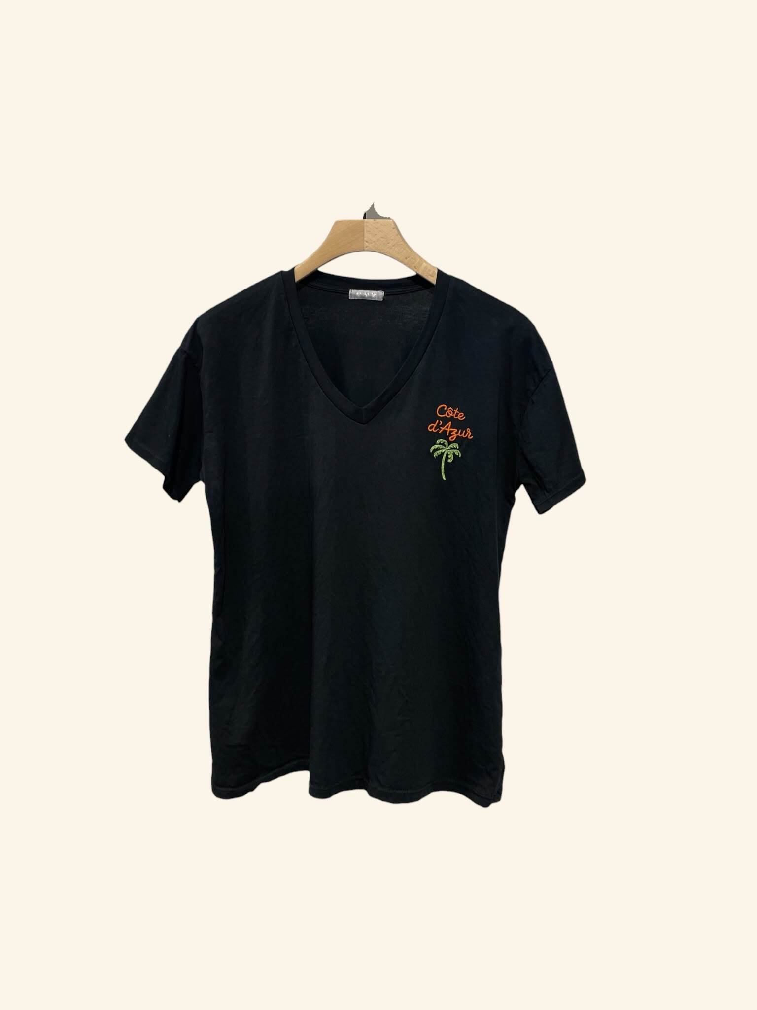 Großhändler NOTA BENE - V-Ausschnitt T-Shirt mit gestickten Côte d'Azur-Mustern