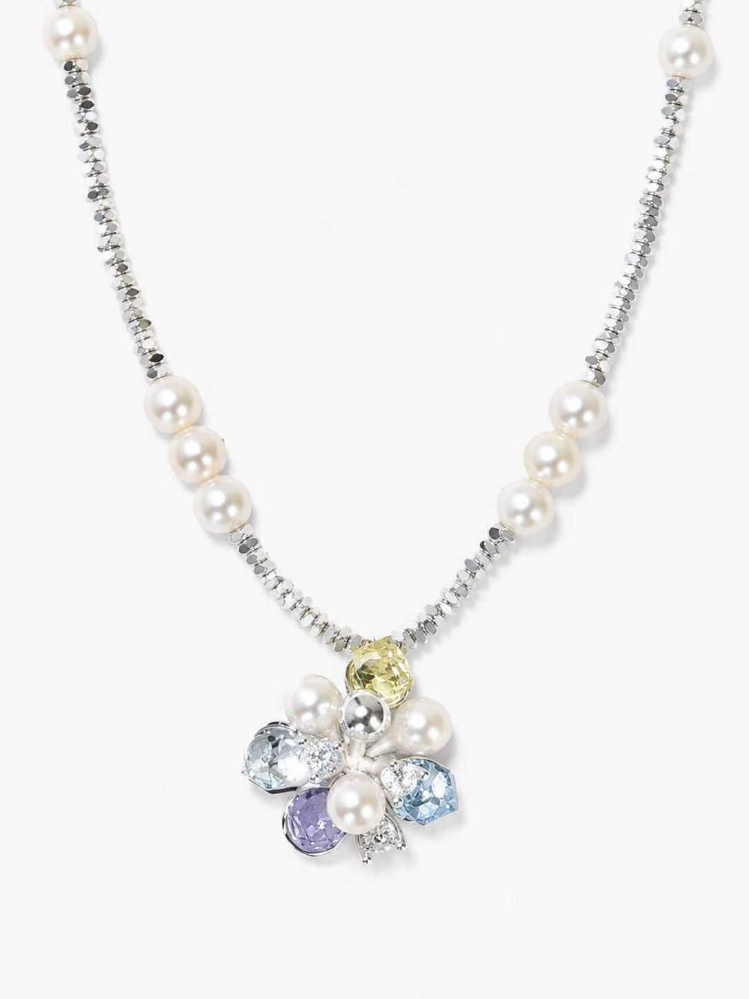 Wholesaler O.TD - Necklace with pearls and floral pendant with crystals Wholesaler O.TD - Necklace with pearls and floral pendant with crystals