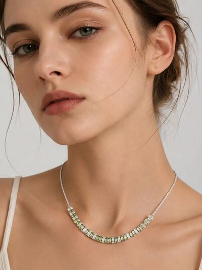 Wholesaler O.TD - Jewelry necklace with green and white crystals Wholesaler O.TD - Jewelry necklace with green and white crystals
