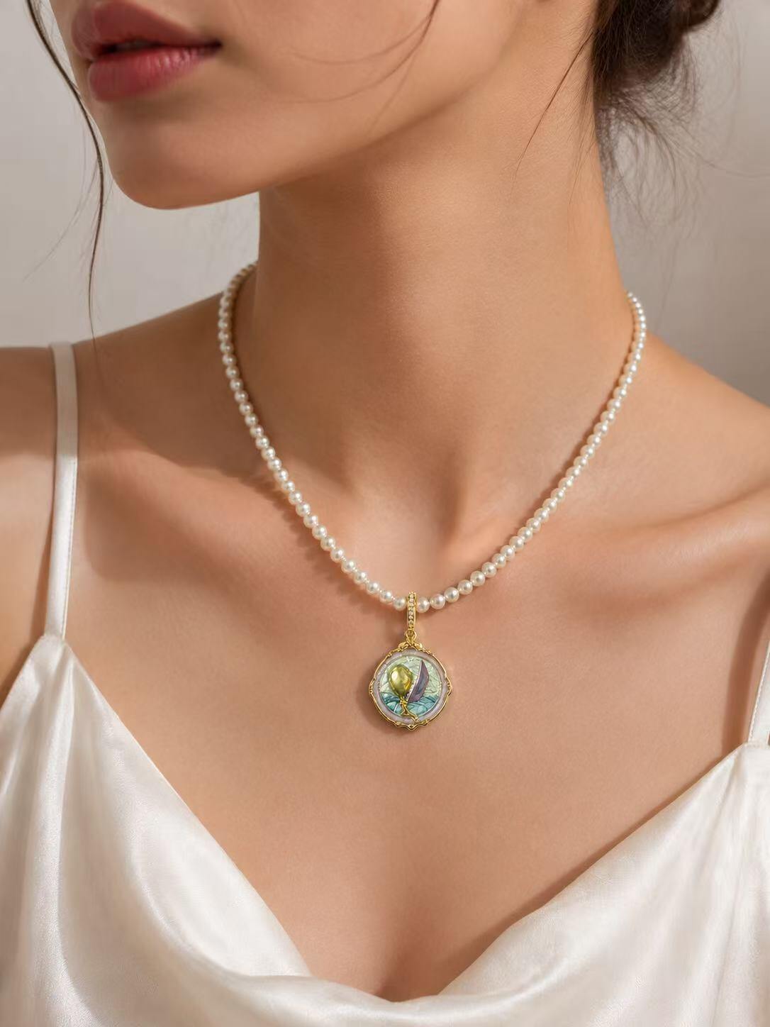 Wholesaler O.TD - Gold necklace with floral design