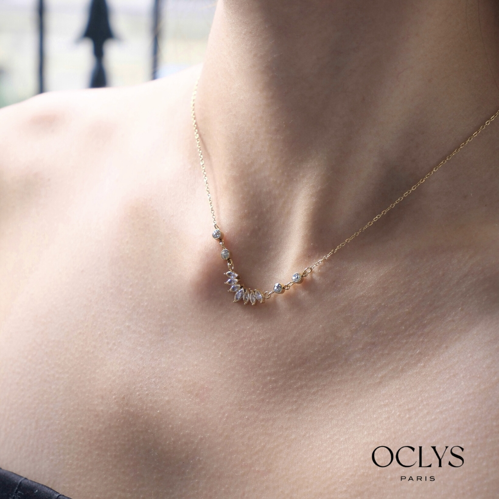 Großhändler OCLYS - Goldfarbenes Strass-Blume-Edelstahlarmband Cicilia