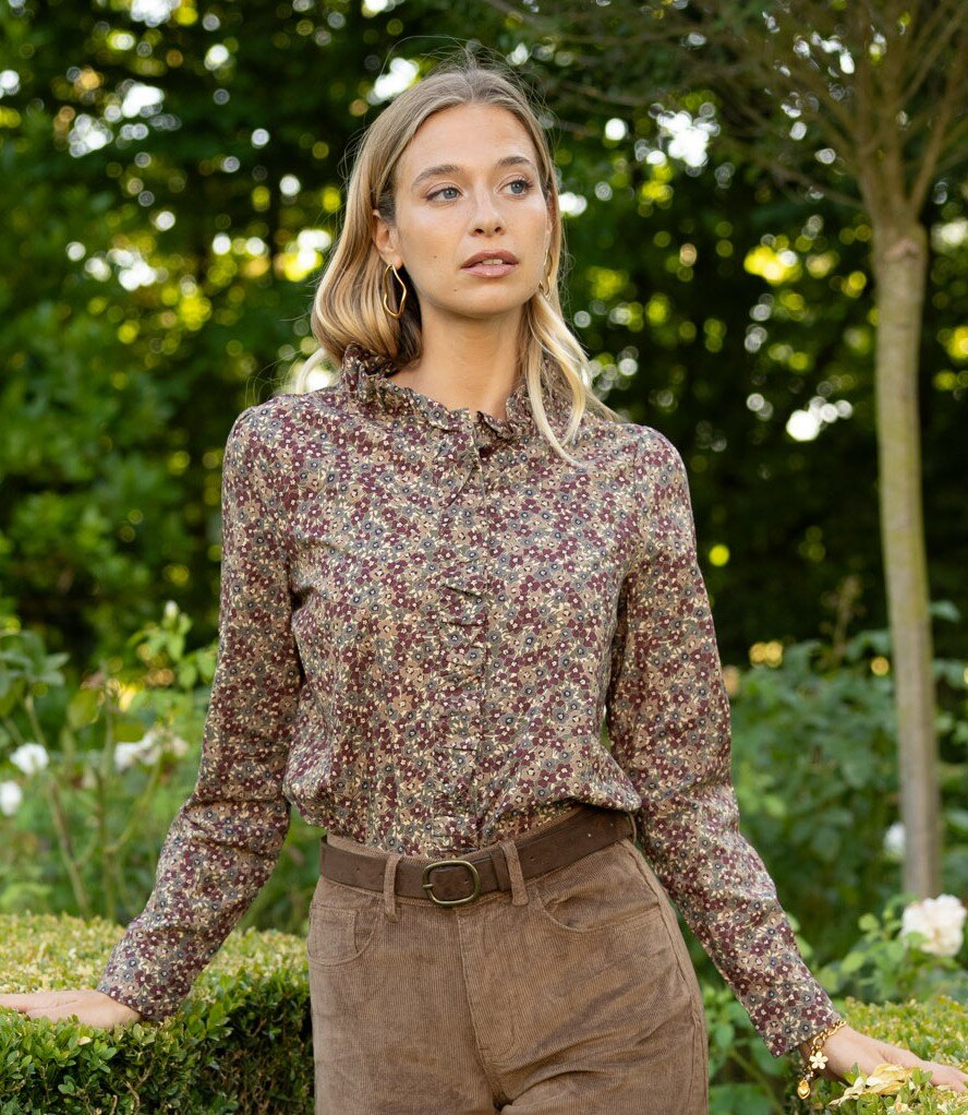 Grossiste ONADO (Maison Onado) - Blouse fleurie à col volanté – Bordeaux/Taupe