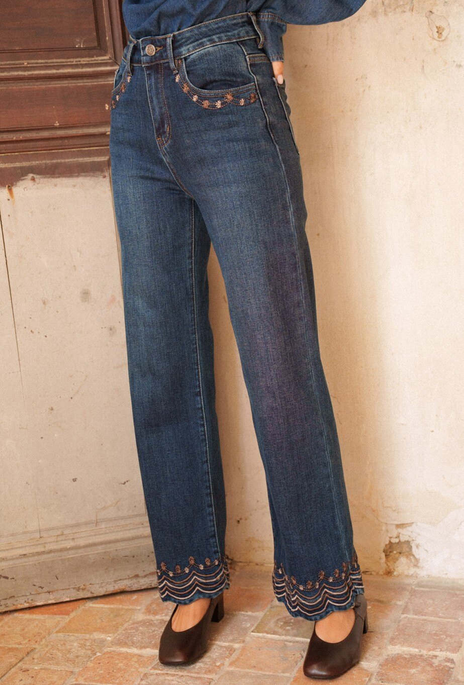 Grossista ONADO (Maison Onado) - Jeans dritti a vita alta con finiture ricamate smerlate