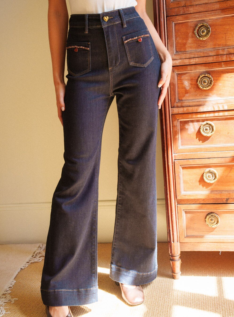 Grossista ONADO (Maison Onado) - Jeans a zampa a vita alta – Dettagli a cuore