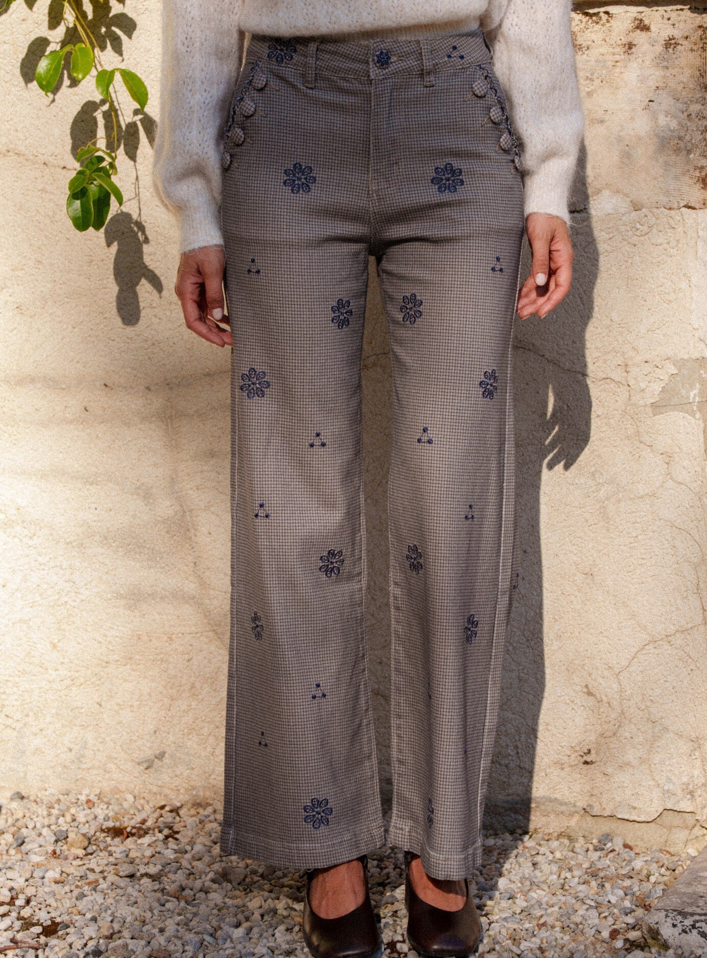 Grossiste ONADO (Maison Onado) - Pantalon large à carreaux avec broderies florales