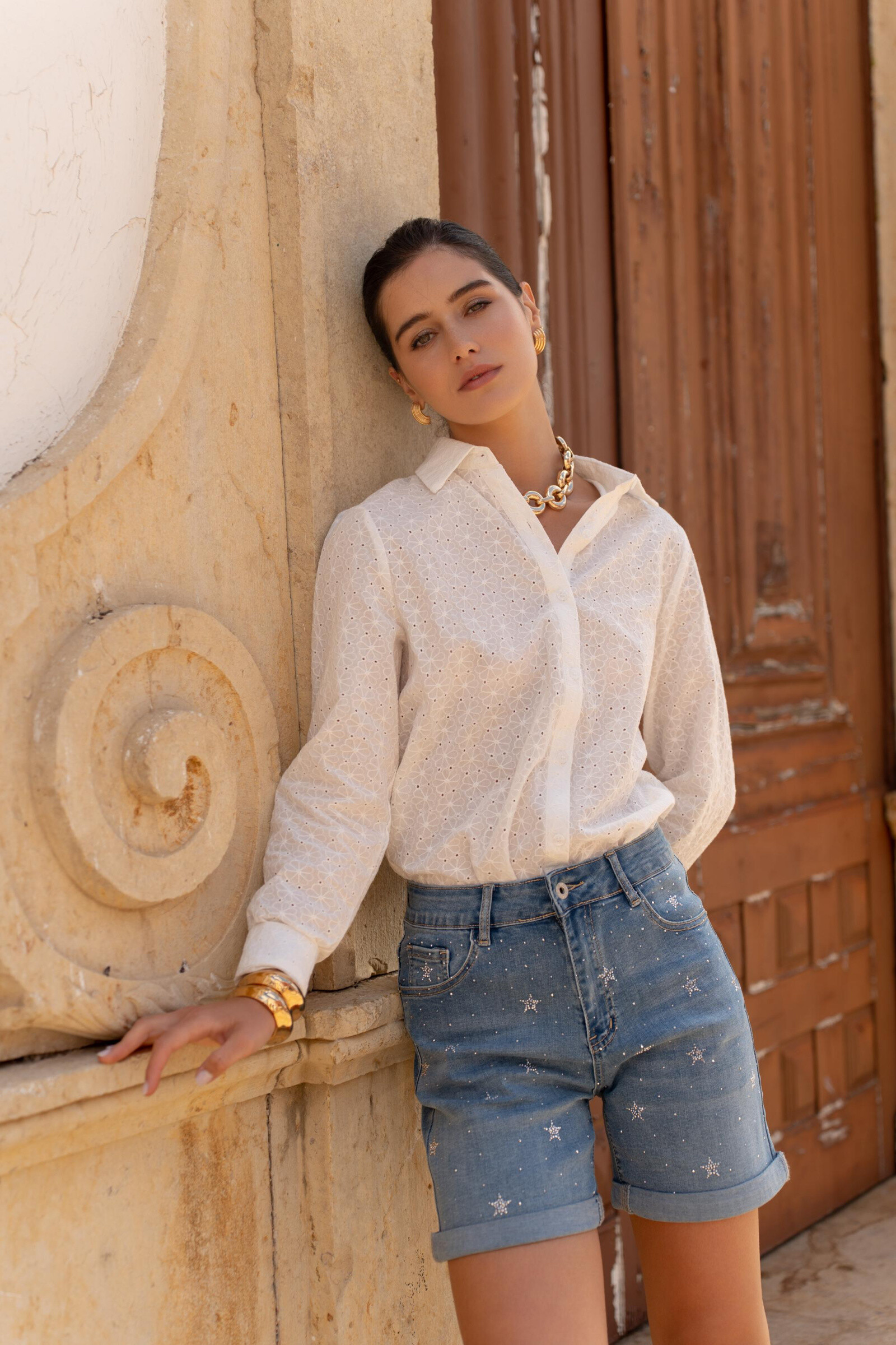 Short in blended cotton, ideal for summer, adorned with starry rhinestones, made in China - Spring/Summer 2025 Collection.
