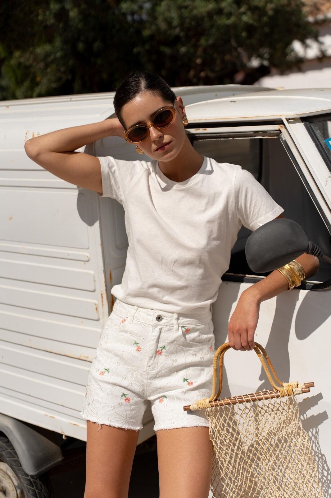 Grossiste ONADO - Short Broderies All-Over Ton sur Ton