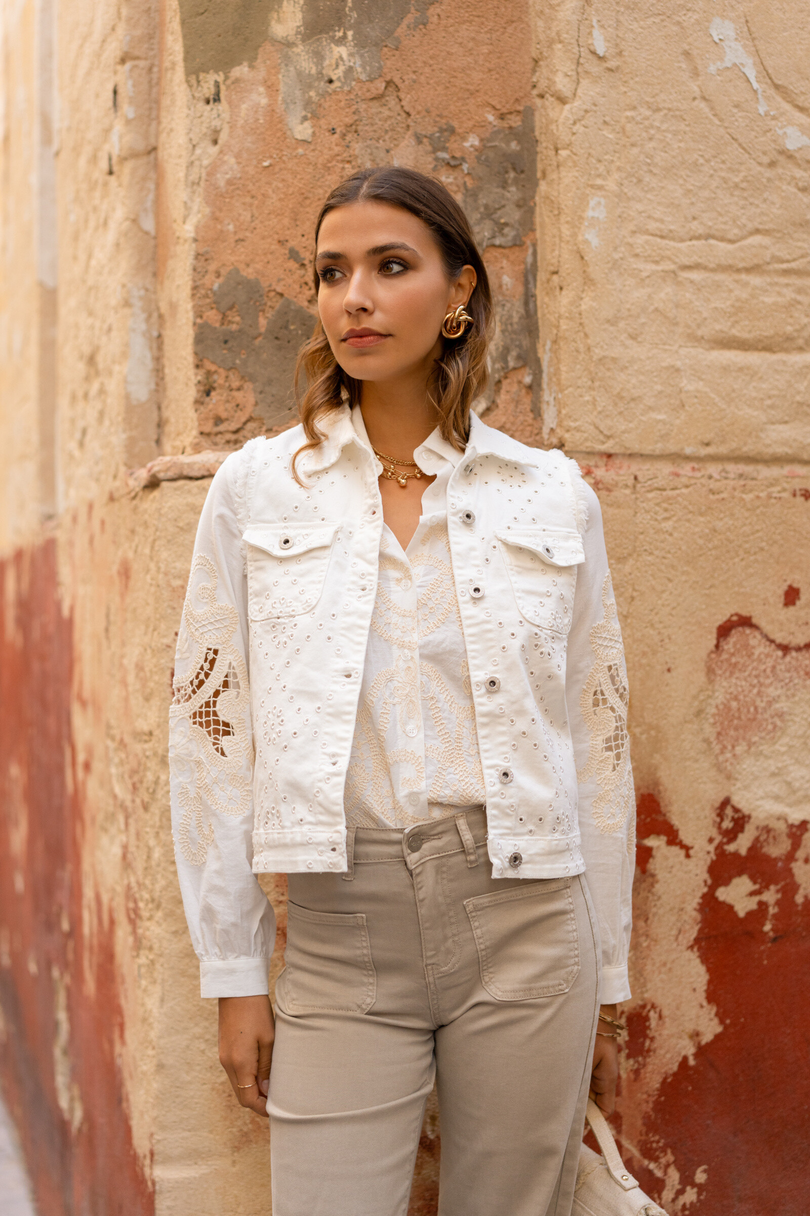 Wholesaler ONADO - Sleeveless vest with embroidery