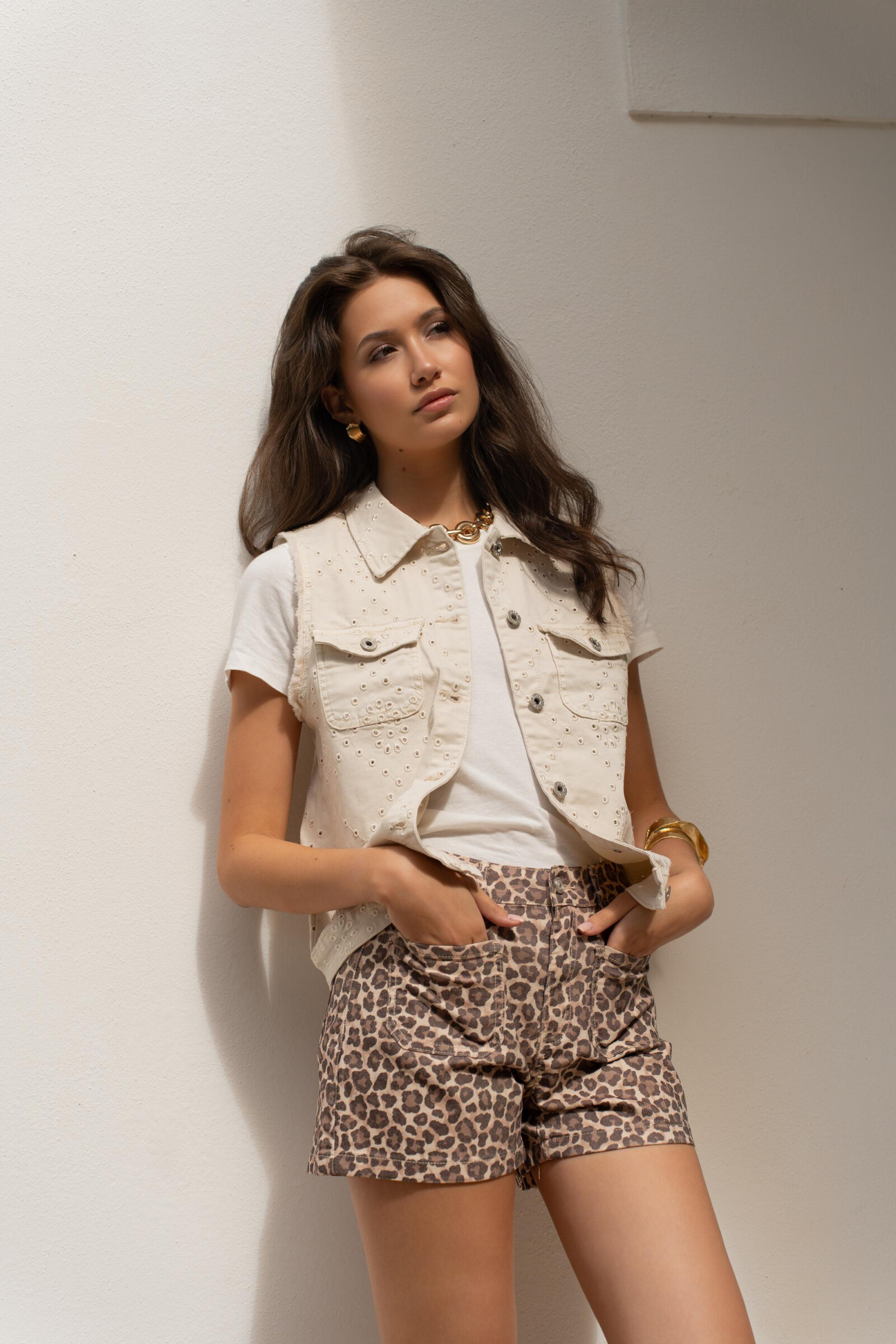 Wholesaler ONADO - Sleeveless vest with embroidery