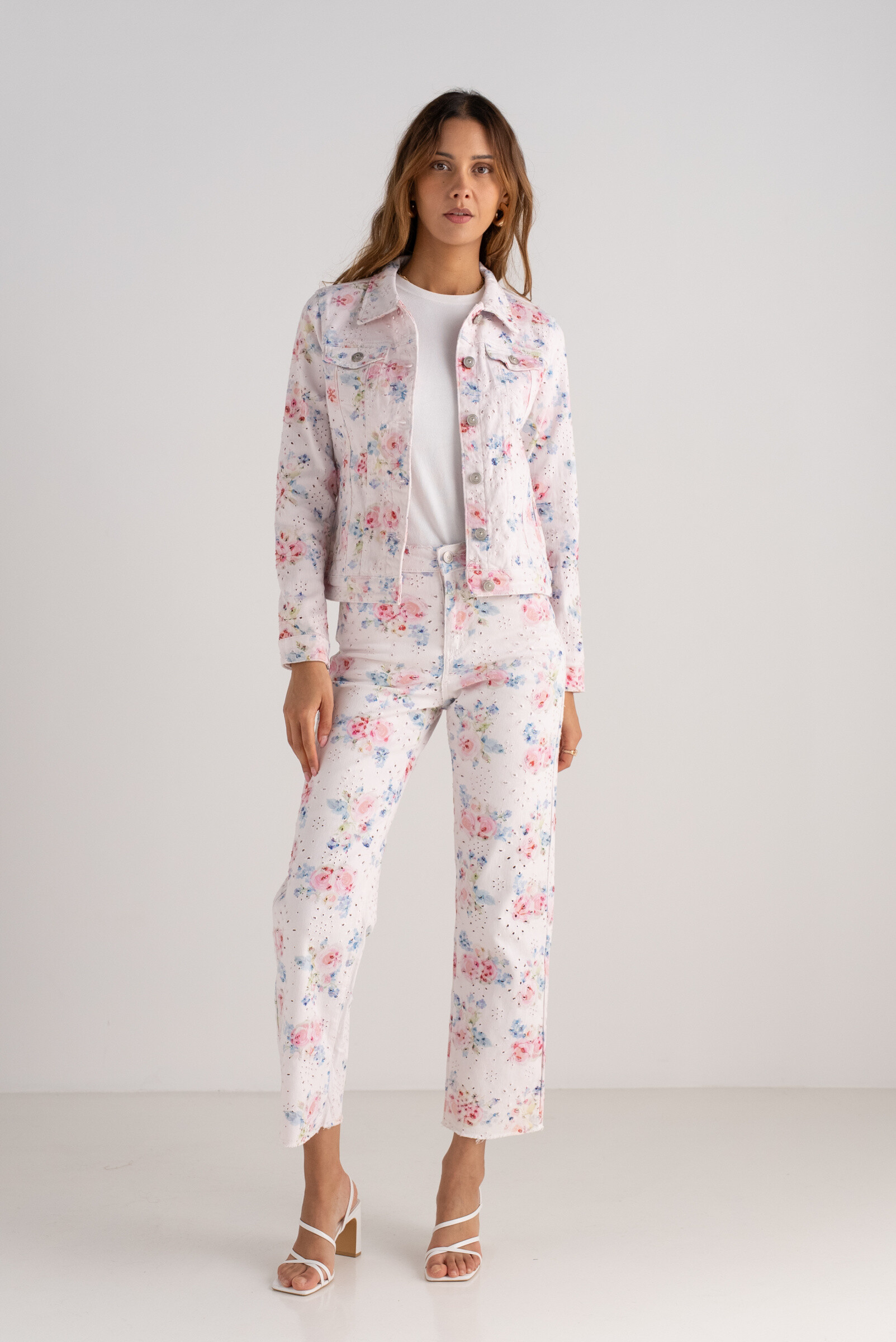 Wholesaler ONADO - Printed jacket flowers and embroidery