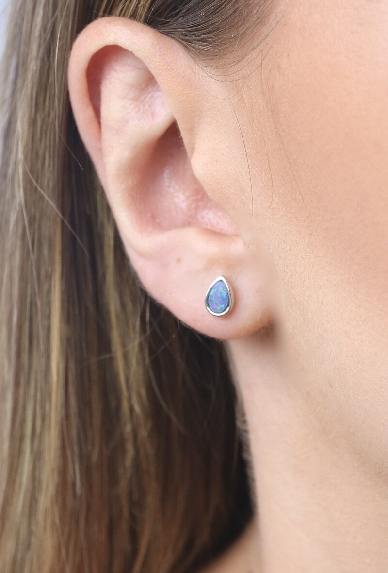 Grossiste OPALOOK FRANCE - Clous d'oreilles avec opale bleue doublet goutte, argent 925 - GC004E