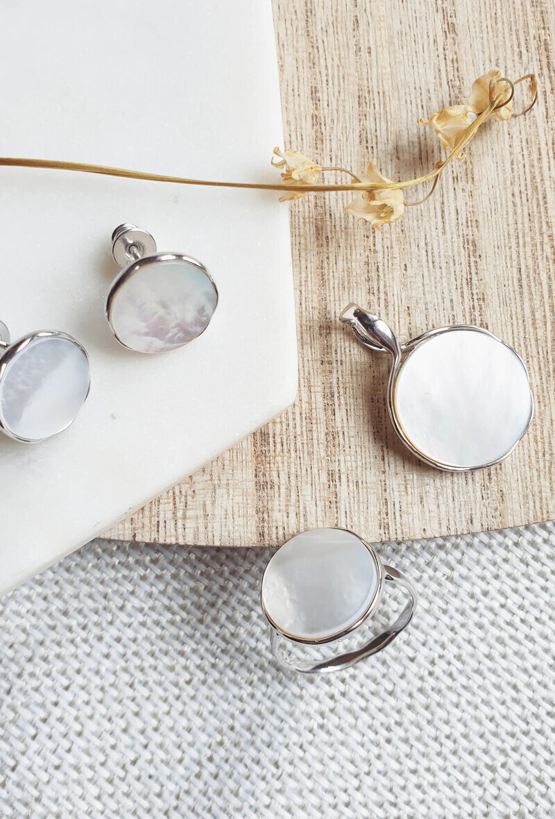 Wholesaler OPALOOK FRANCE - Earrings with white mother-of-pearl, 925 silver - CSA-BO046-NC