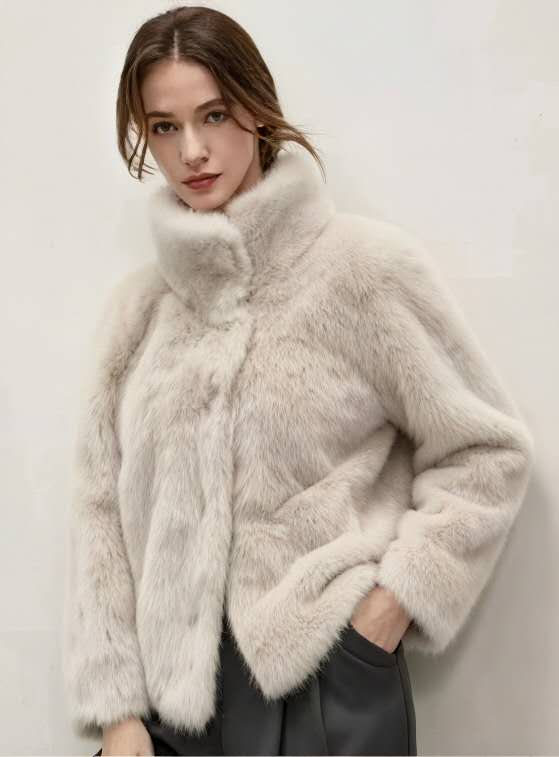 Grossista OPTIMUM FASHION - GIACCA DI PELLICCIA Grossista OPTIMUM FASHION - GIACCA DI PELLICCIA