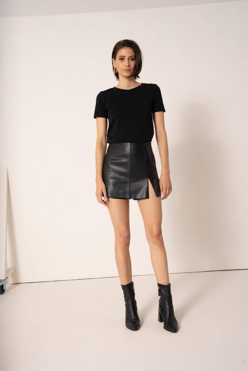 Grossiste ORAIJE PARIS - Jupe-short en smilicuir