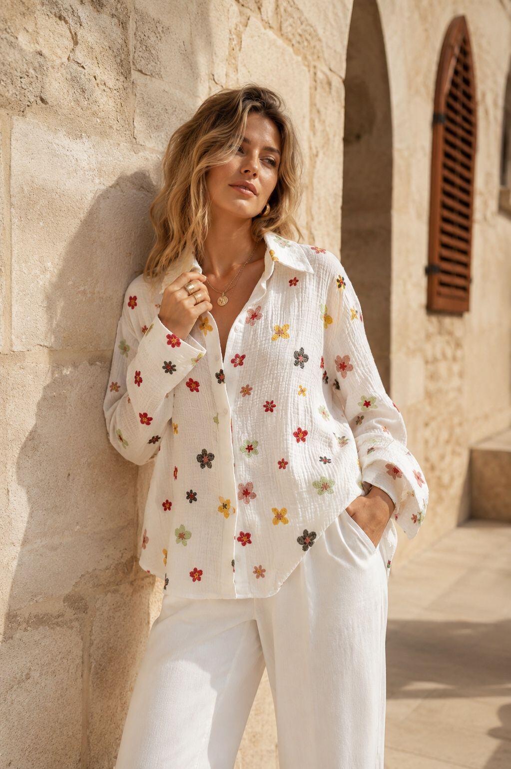 Wholesaler Orice - Basic white shirt with star embroidery
