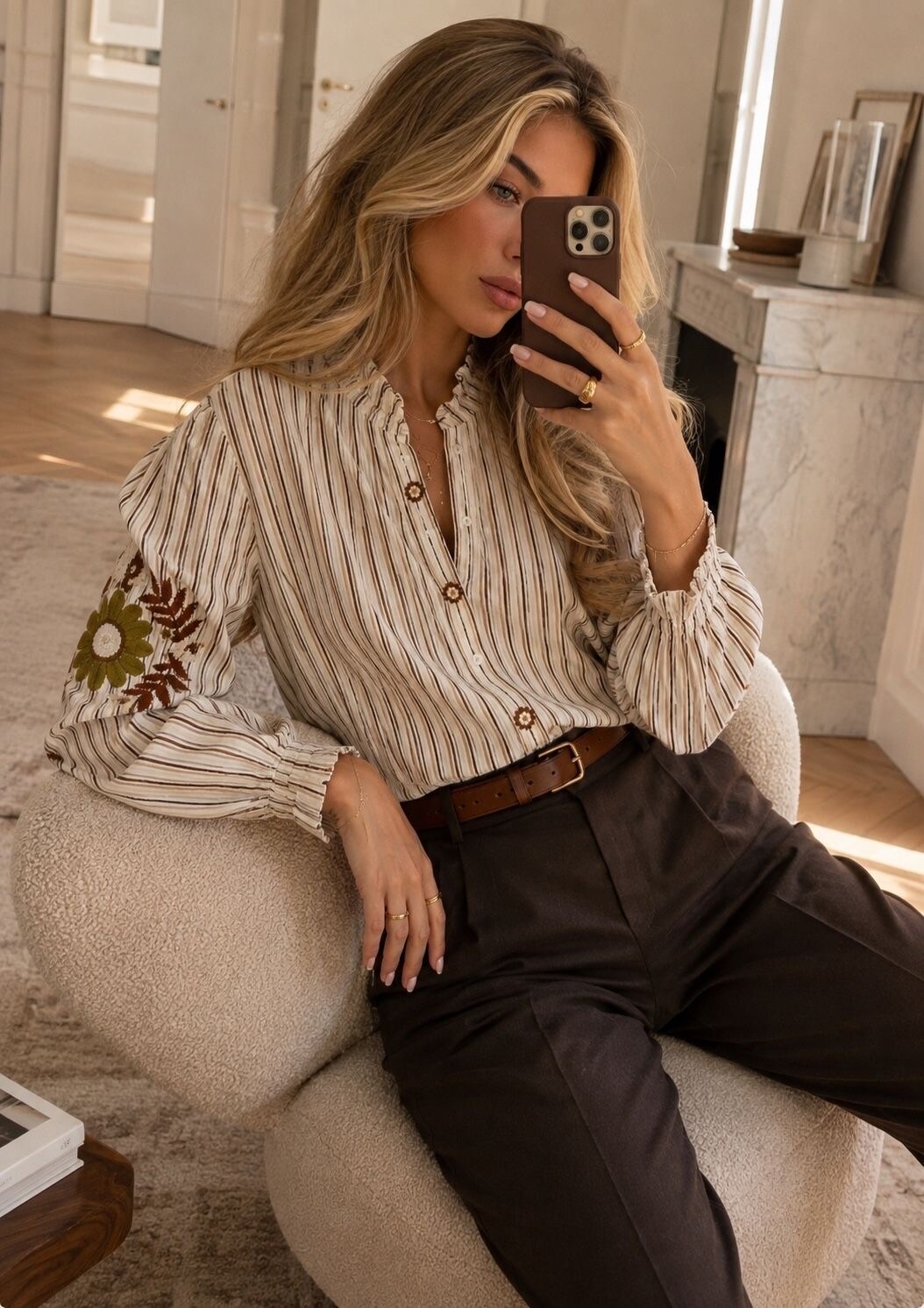 Mayorista Orice - Blusa de Rayas con Volantes y Mangas Bordadas con Flores