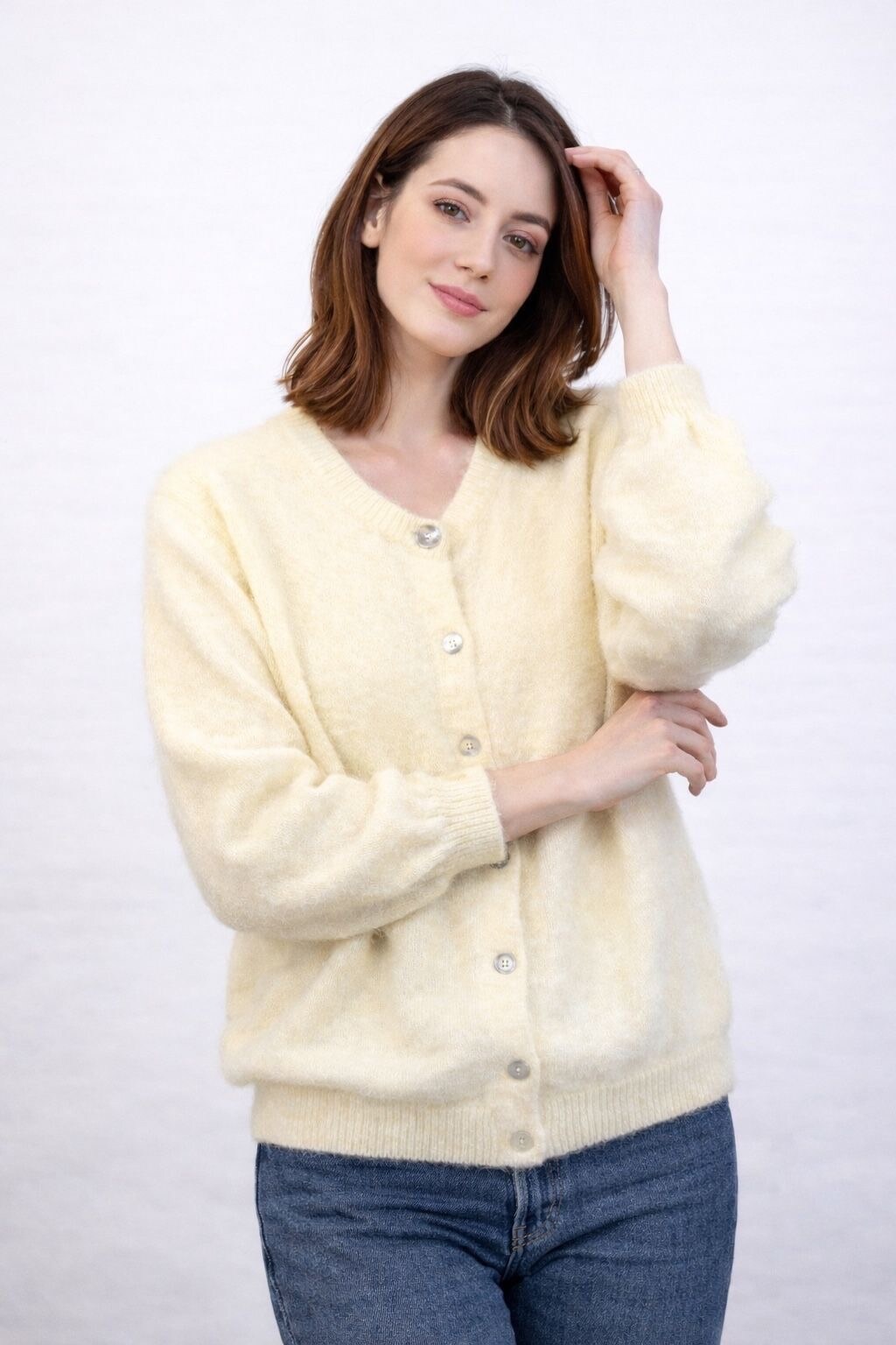 Wholesaler Orice - Round neck cardigan in 52% baby alpaca knit - Yellow