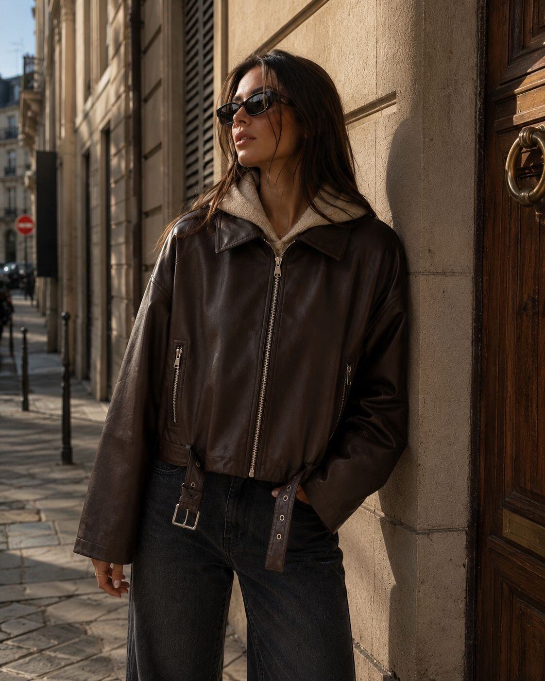 Grossista Orice - Giacca corta in similpelle stile biker con cintura alla base