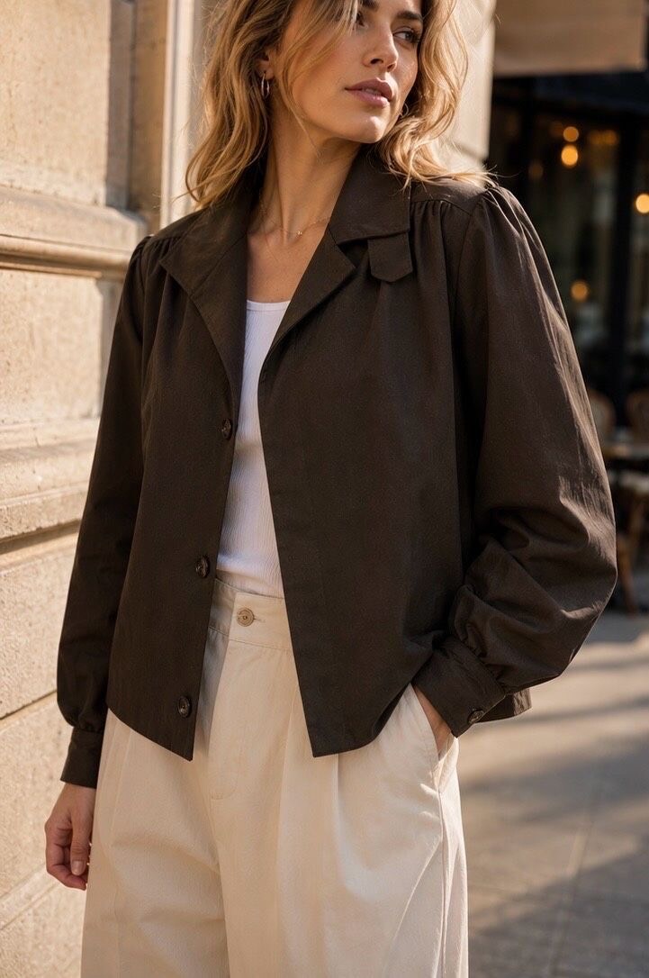Grossiste Orice - Veste courte fluide à col montant et fronces