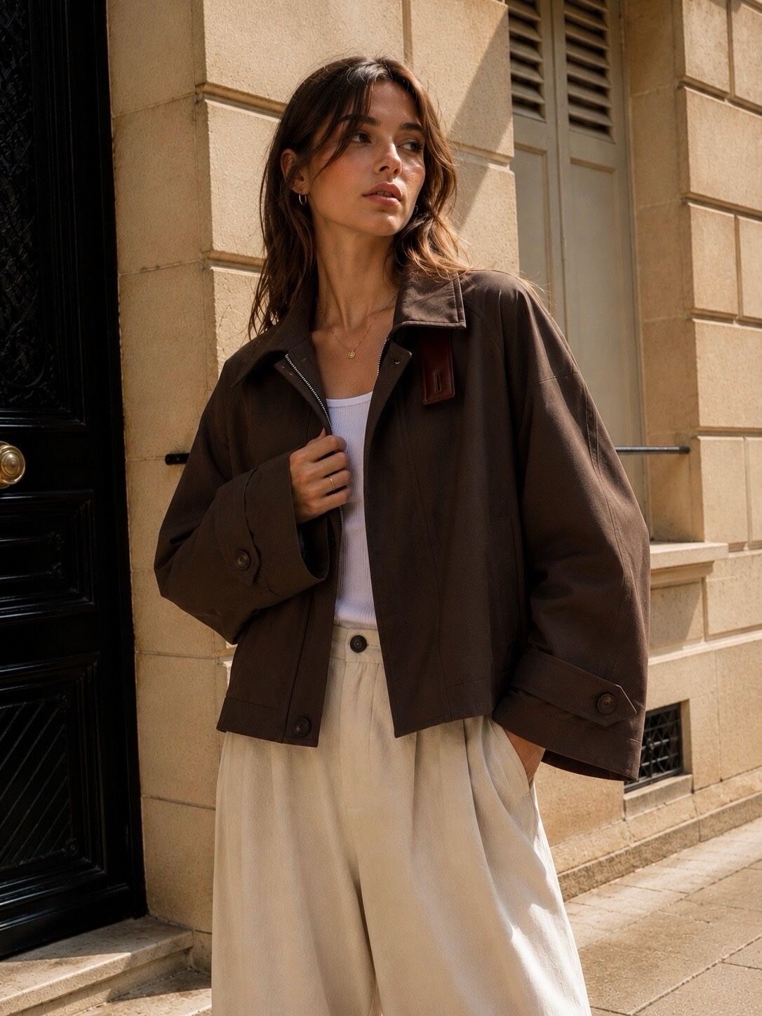 Grossiste Orice - Veste courte style trench avec patte de col en similicuir