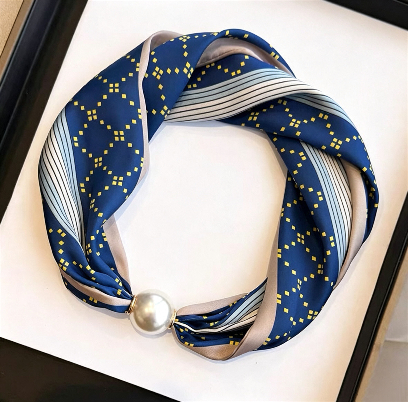 Wholesaler ORIENT&CO - Beaded Print Scarf