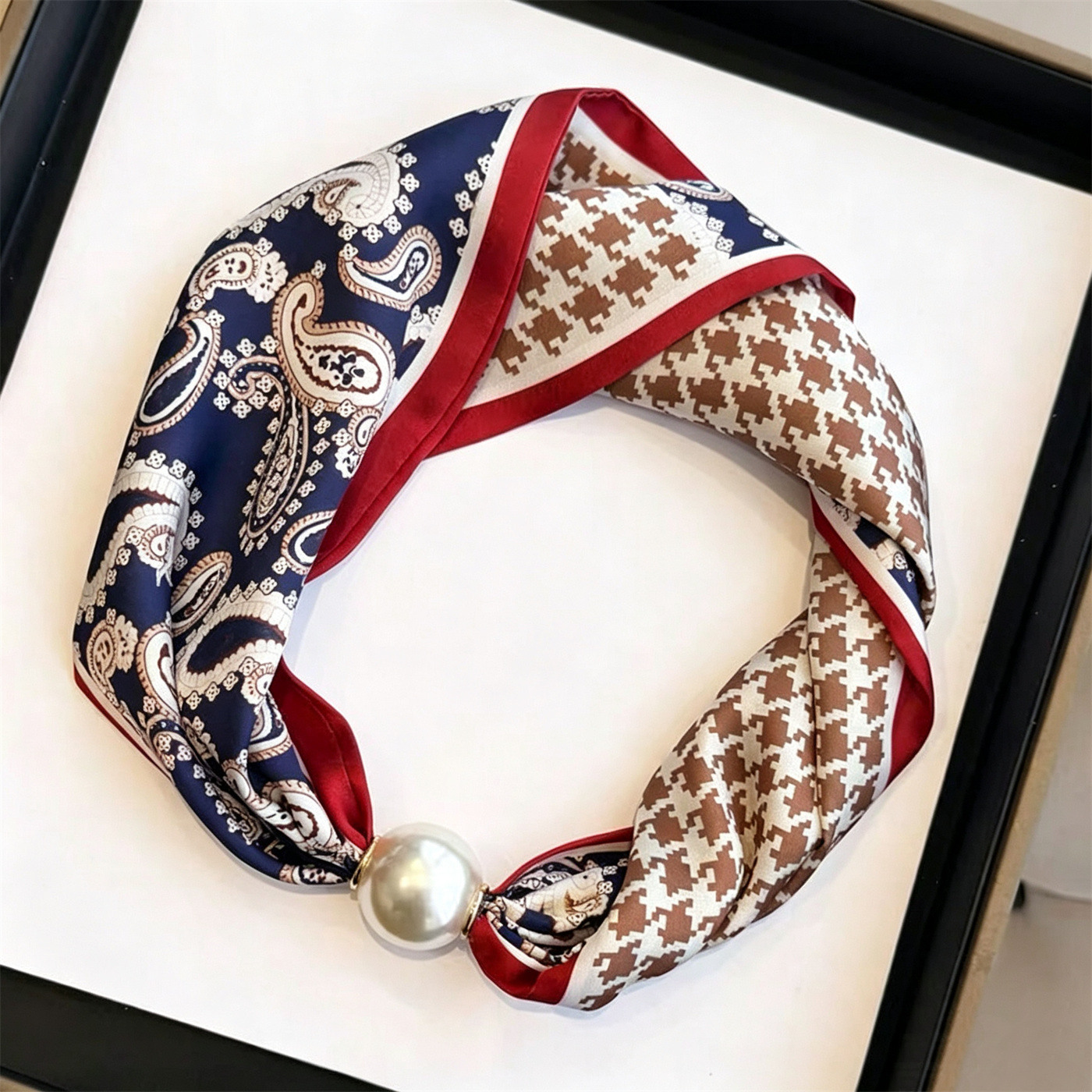 Wholesaler ORIENT&CO - Pearl-printed scarf