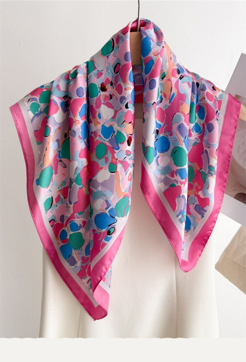 Großhändler ORIENT&CO - Kleines Quadrat 70*70cm mit fantasievollem Blumenmuster