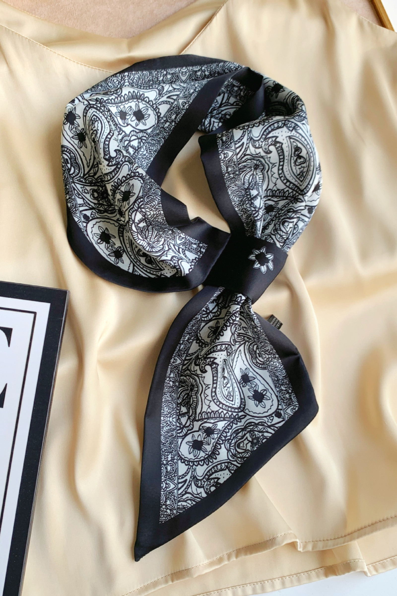 Wholesaler ORIENT&CO - Versatile small scarf