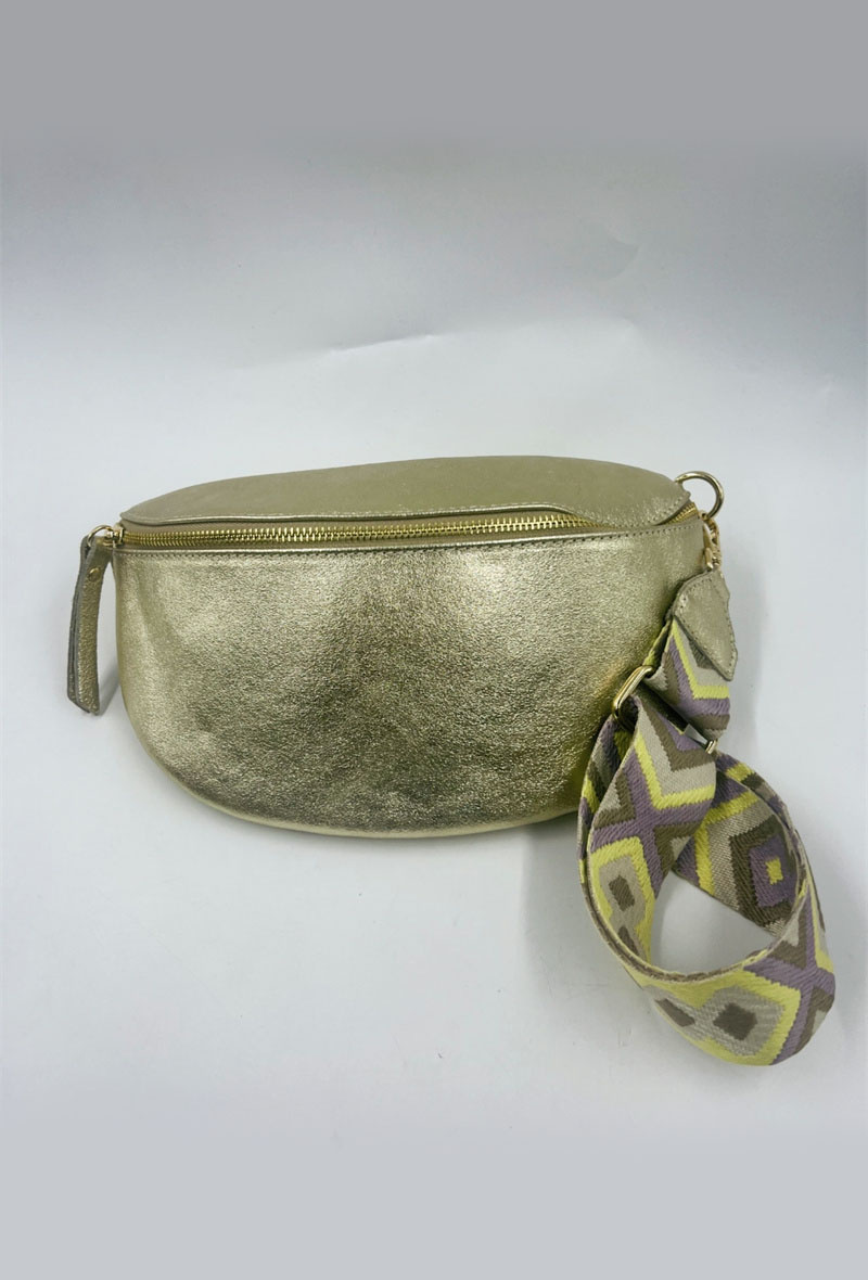 Großhändler ORIENT&CO - Gürteltasche aus glänzendem Leder mit Schultergurt