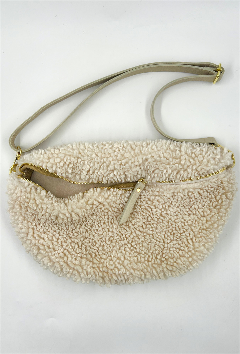 Grossiste ORIENT&CO - Sac banane cuir brillant avec bandouliere