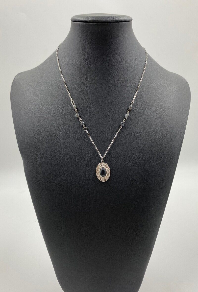 Grossiste ORIENT EXPRESS FIRST - Collier en acier inoxydable avec pendentif et perles