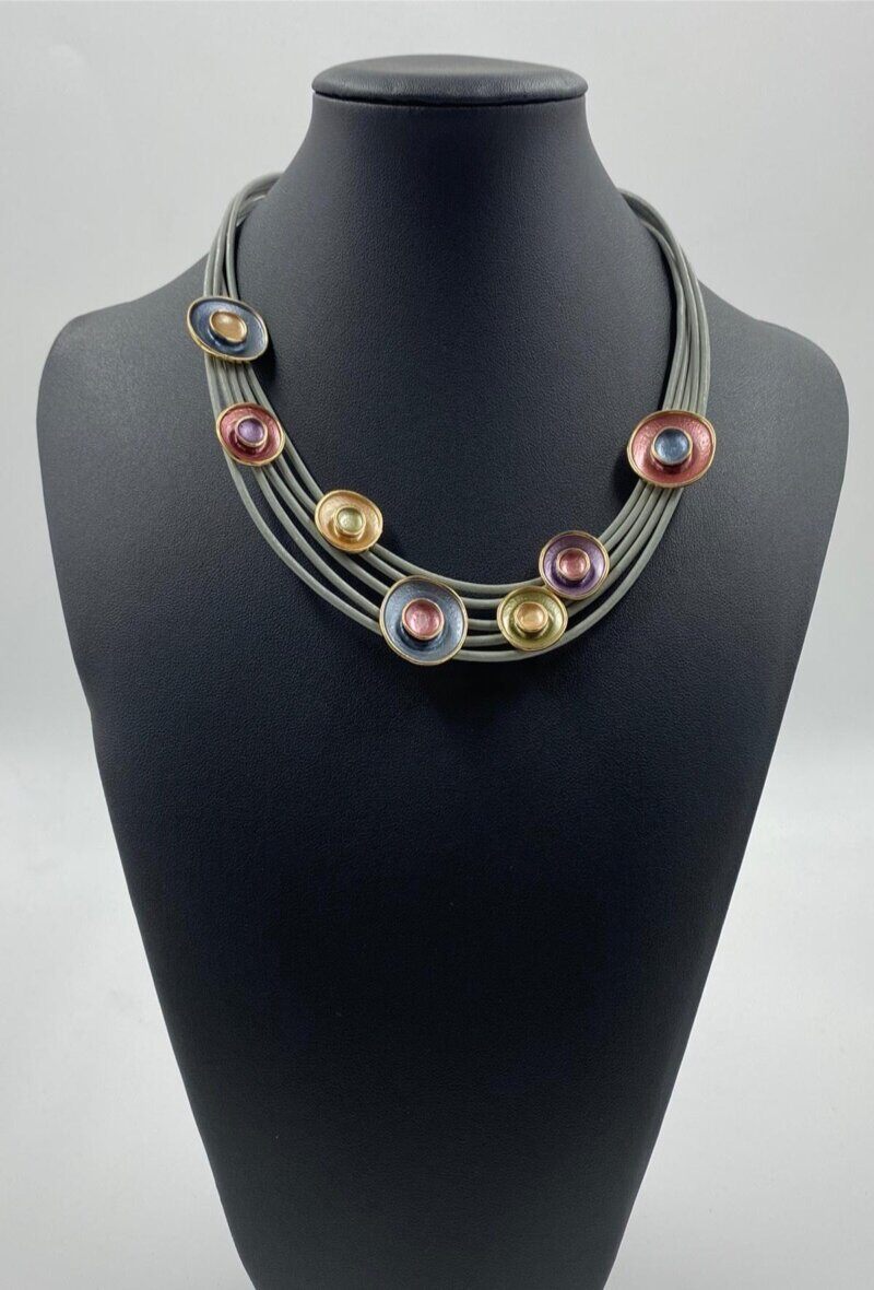 Grossiste ORIENT EXPRESS FIRST - Collier fantaisie court avec élément en métal symbol rond