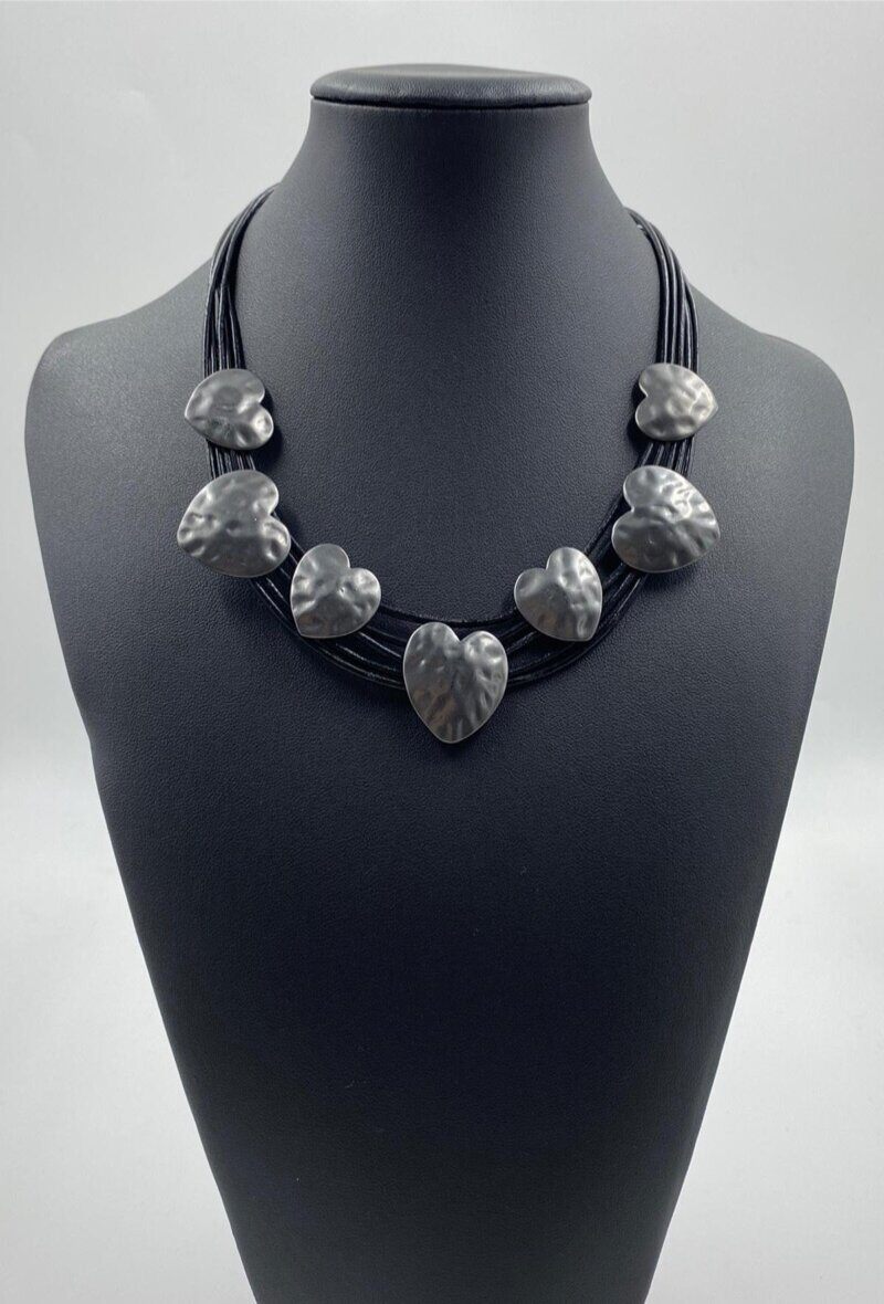 Grossiste ORIENT EXPRESS FIRST - Collier fantaisie court avec élément coeur en métal