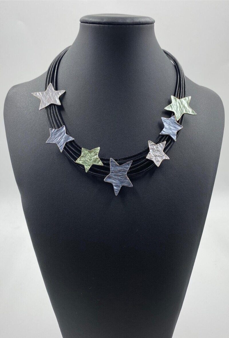 Grossiste ORIENT EXPRESS FIRST - Collier fantaisie court avec élément étoile en métal