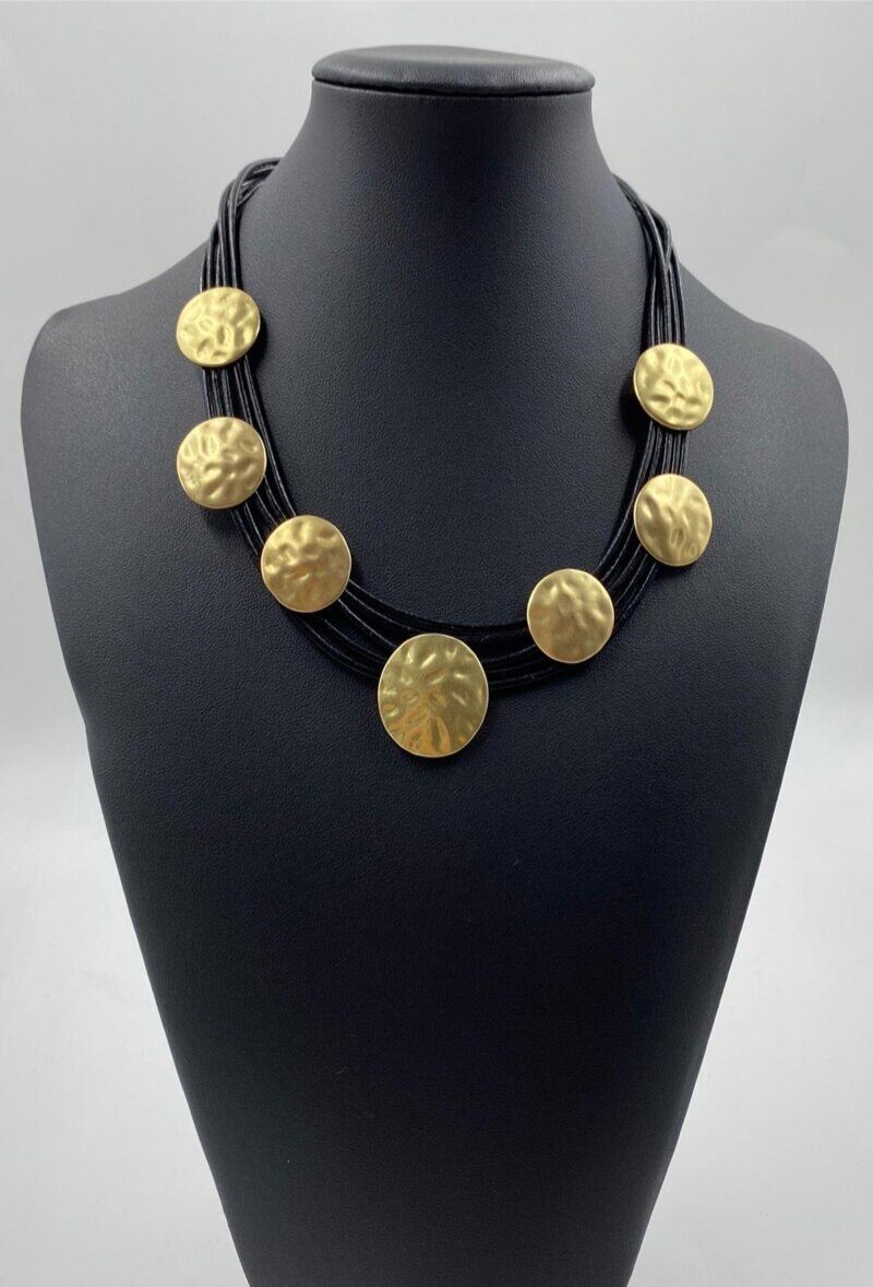 Grossiste ORIENT EXPRESS FIRST - Collier fantaisie court avec élément en métal