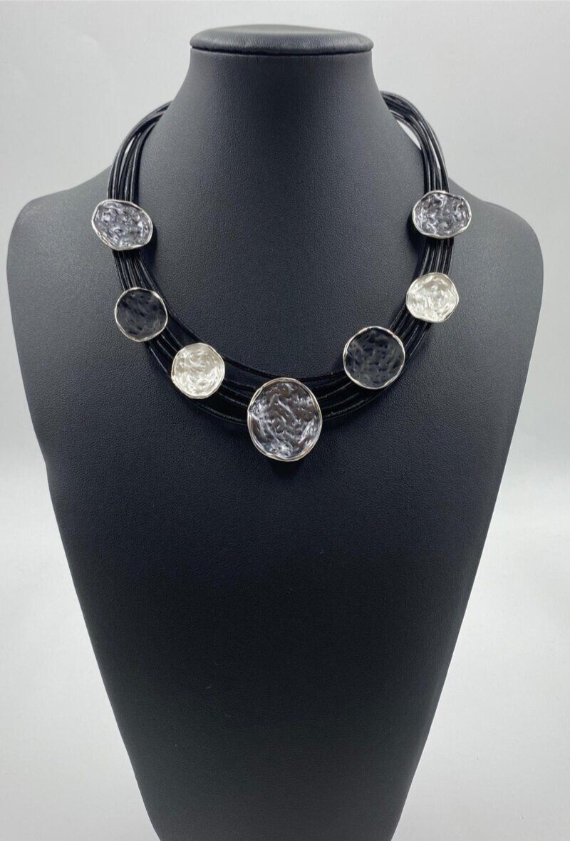 Grossista ORIENT EXPRESS FIRST - Collana corta fantasiosa con elemento in metallo