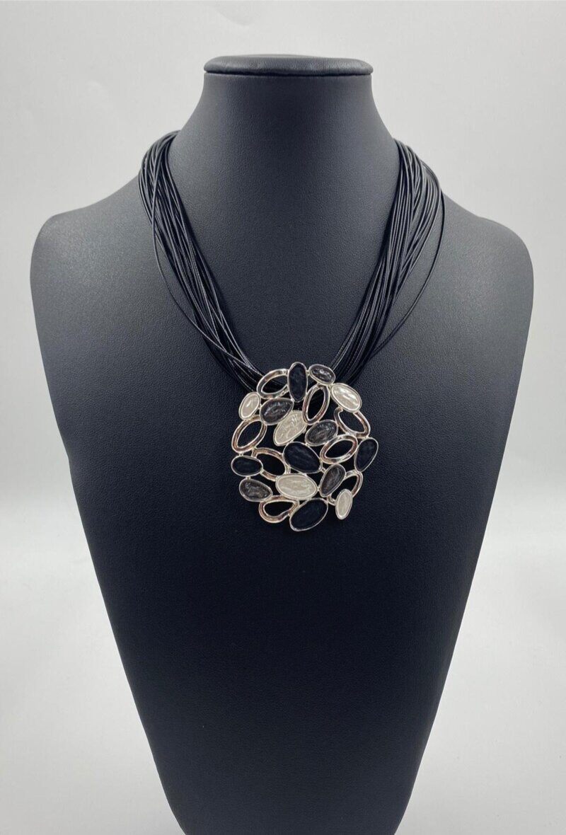 Grossista ORIENT EXPRESS FIRST - Collana corta fantasiosa con elemento in metallo